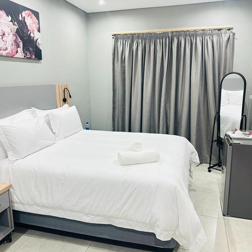 Comfort Queen Room