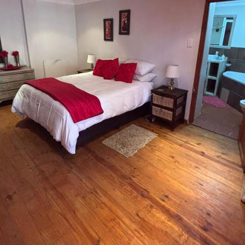 Luxury 2-Bedroom Cottage