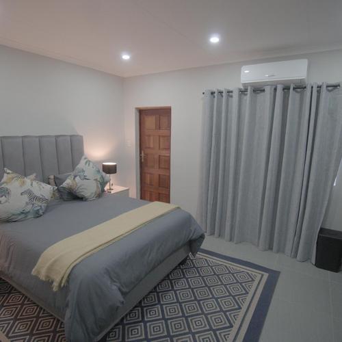 Luxury Queen Room