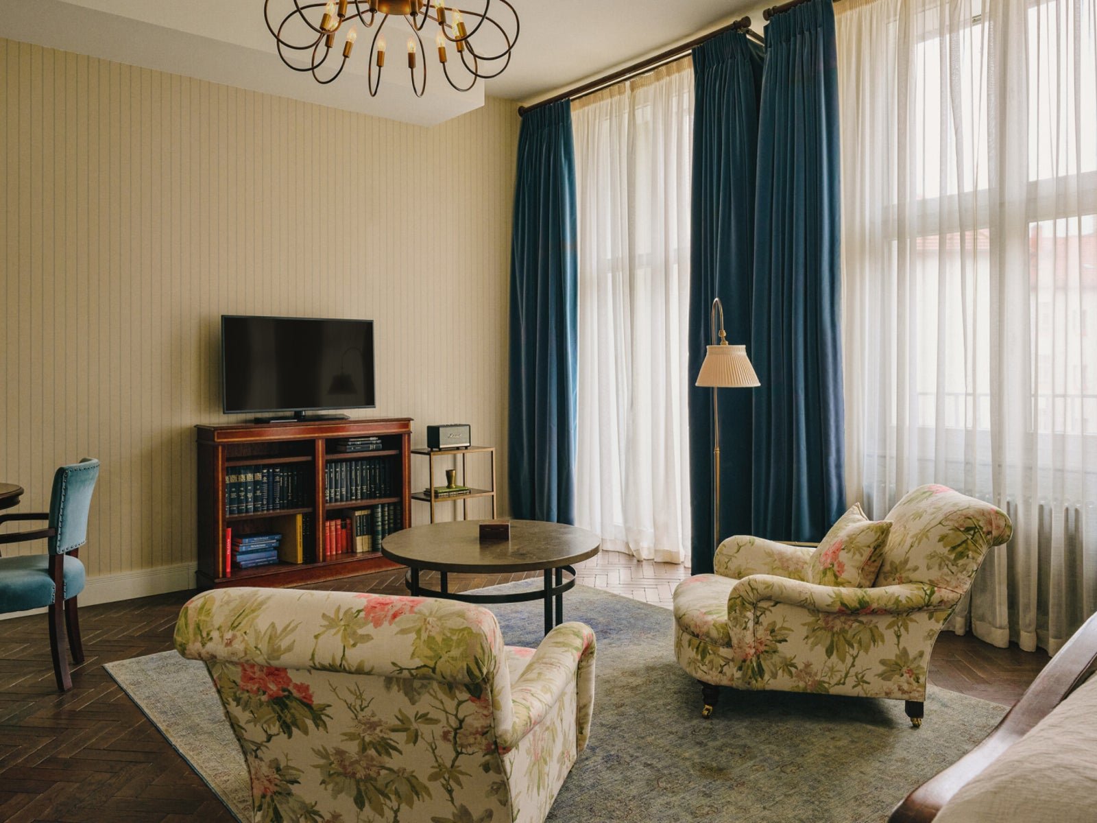 Studio apartment photo 2
