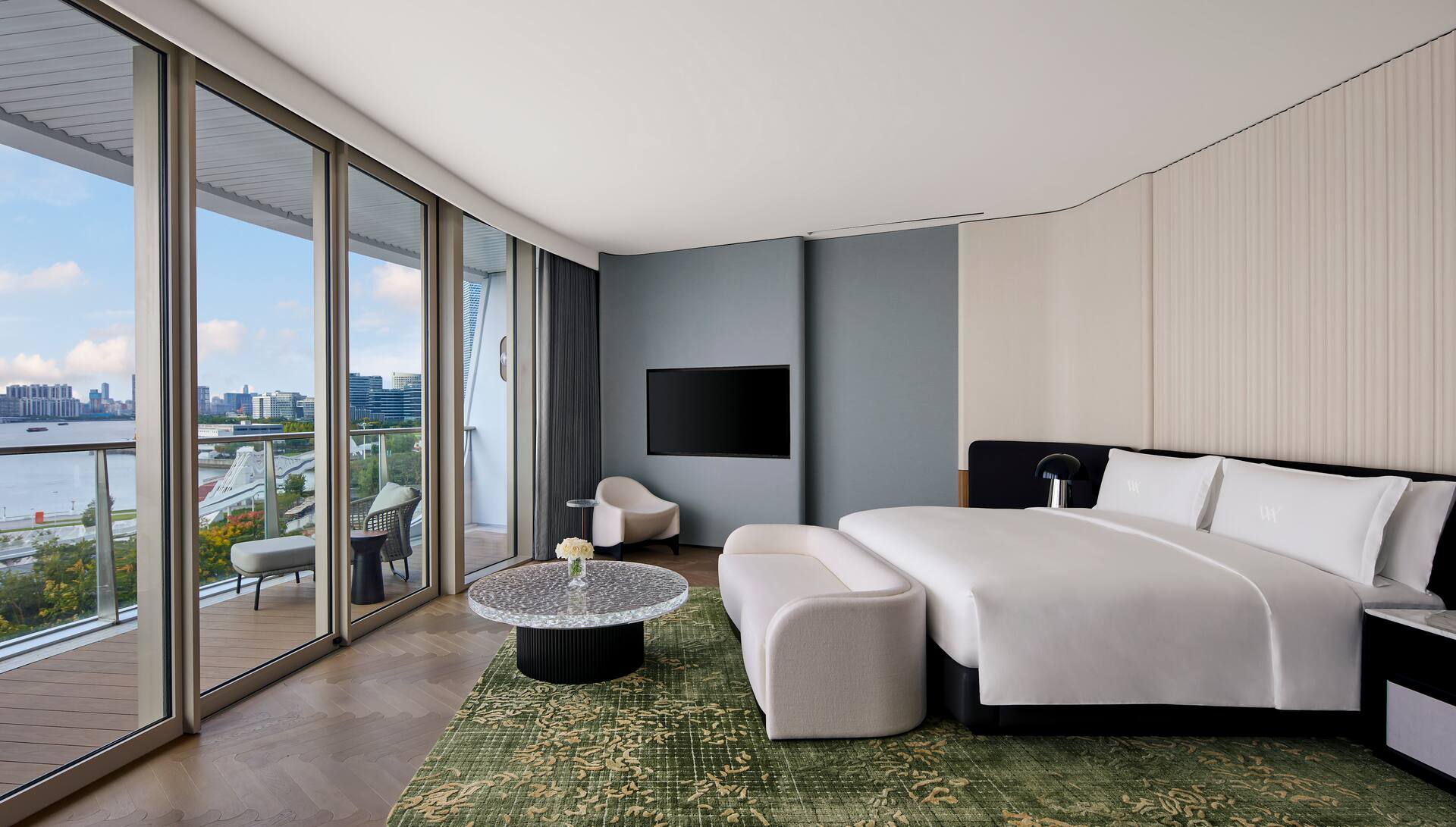 King Panoramic Room River View photo 1