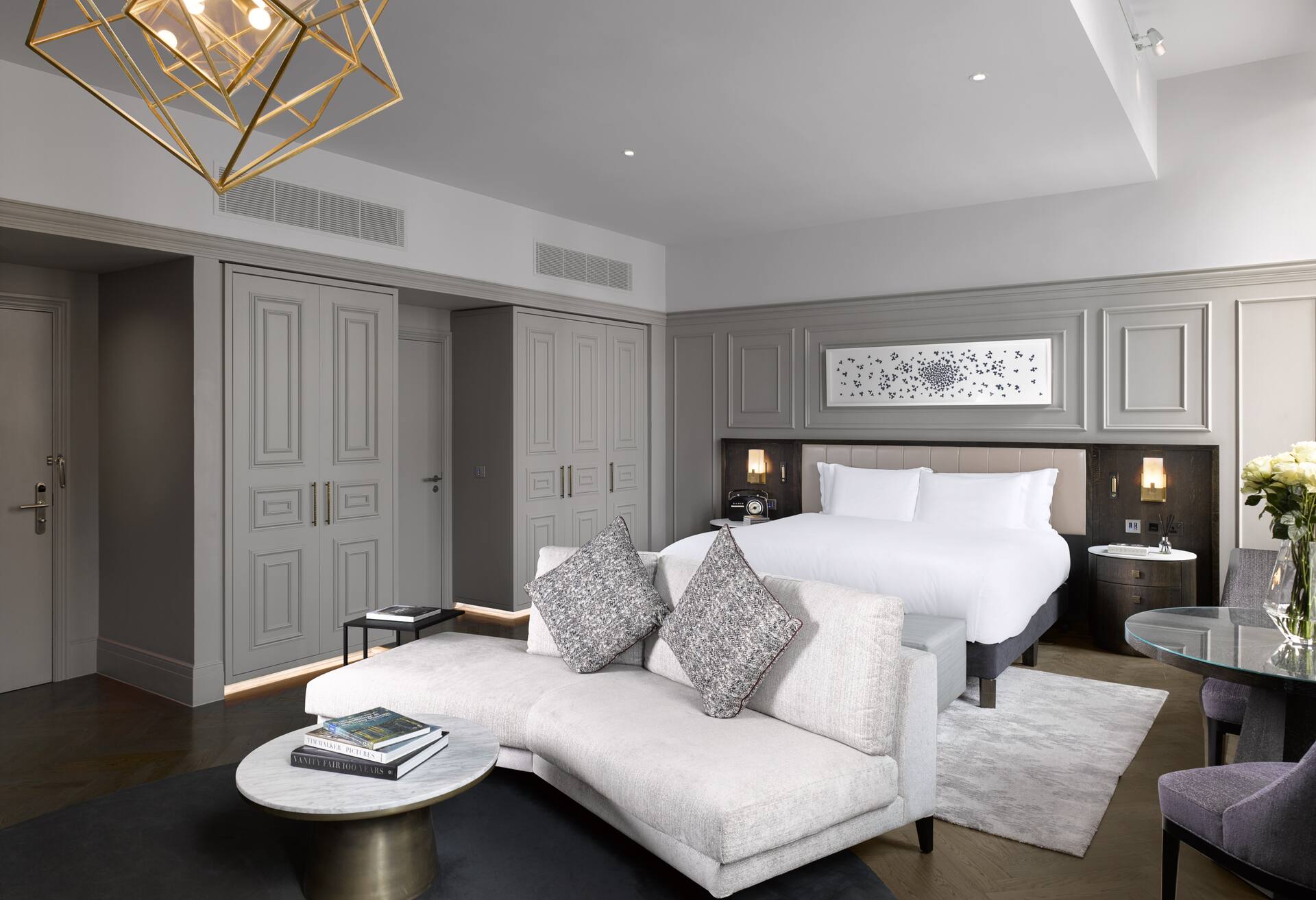 Barry Suite photo 3