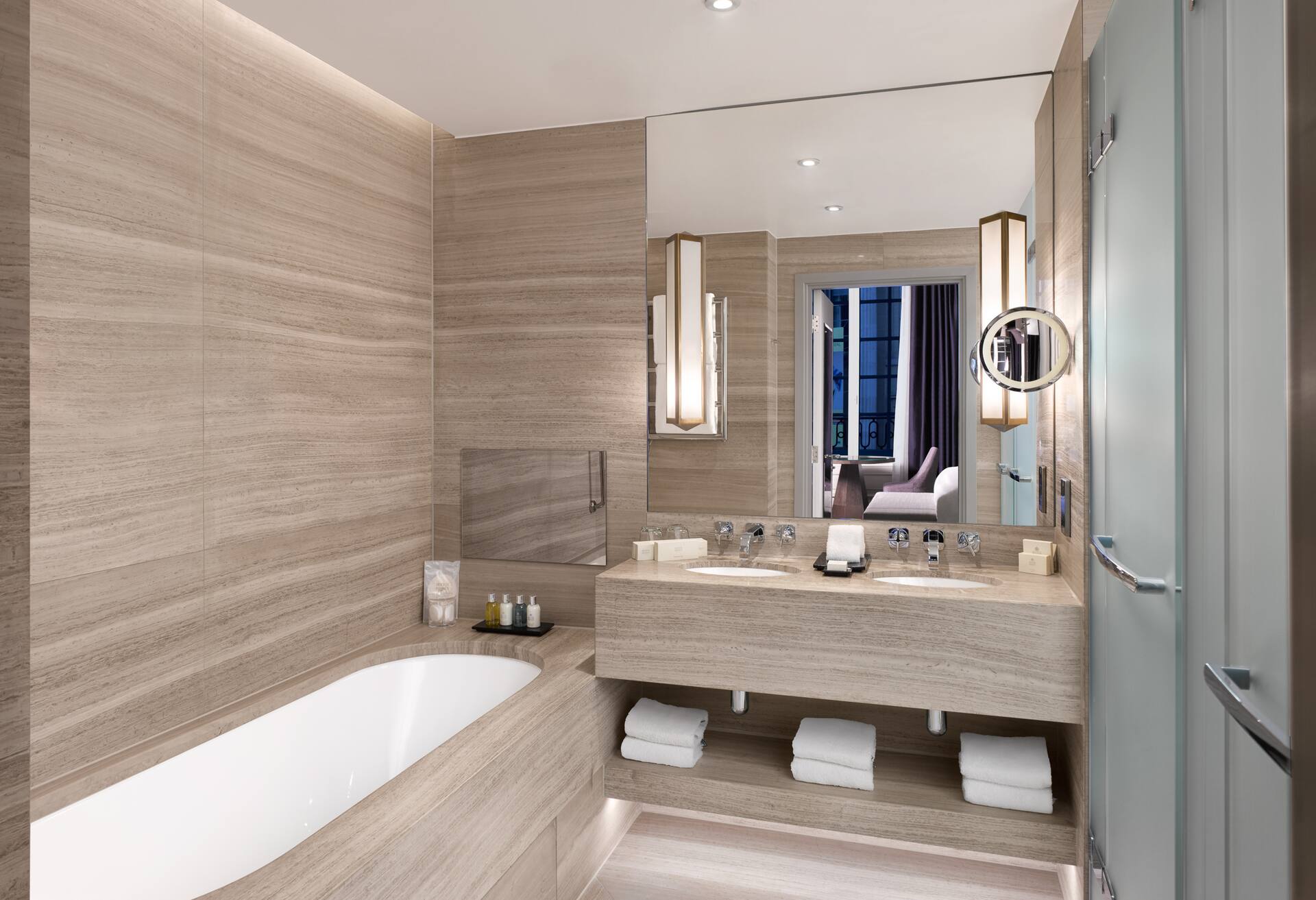 Barry Suite photo 2