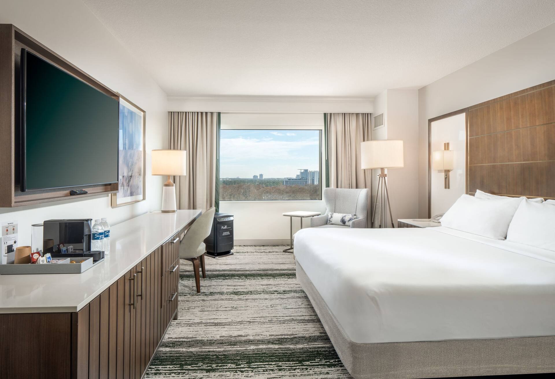 Junior King Suite - Hearing Accessible