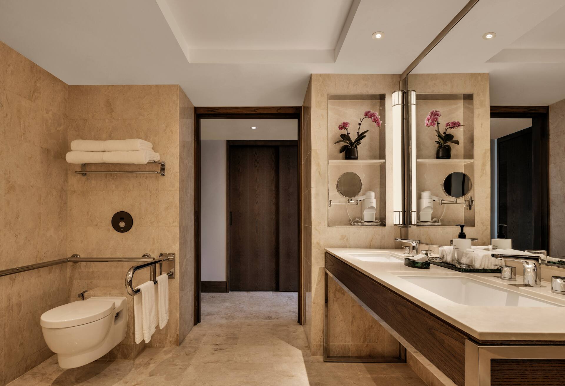 Accessible Room thumbnail 6