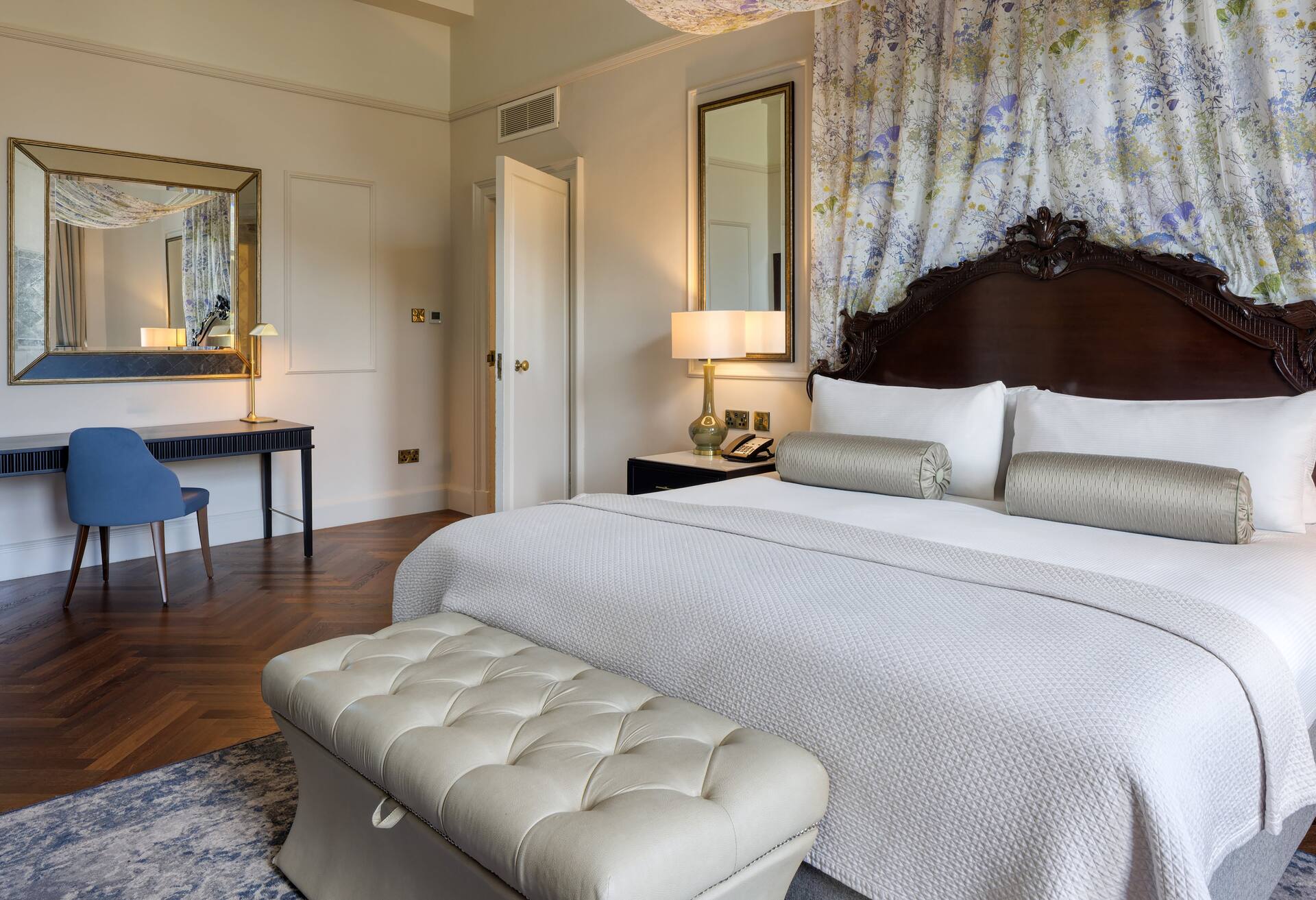 Sir Walter Scott Suite with Castle View photo 1