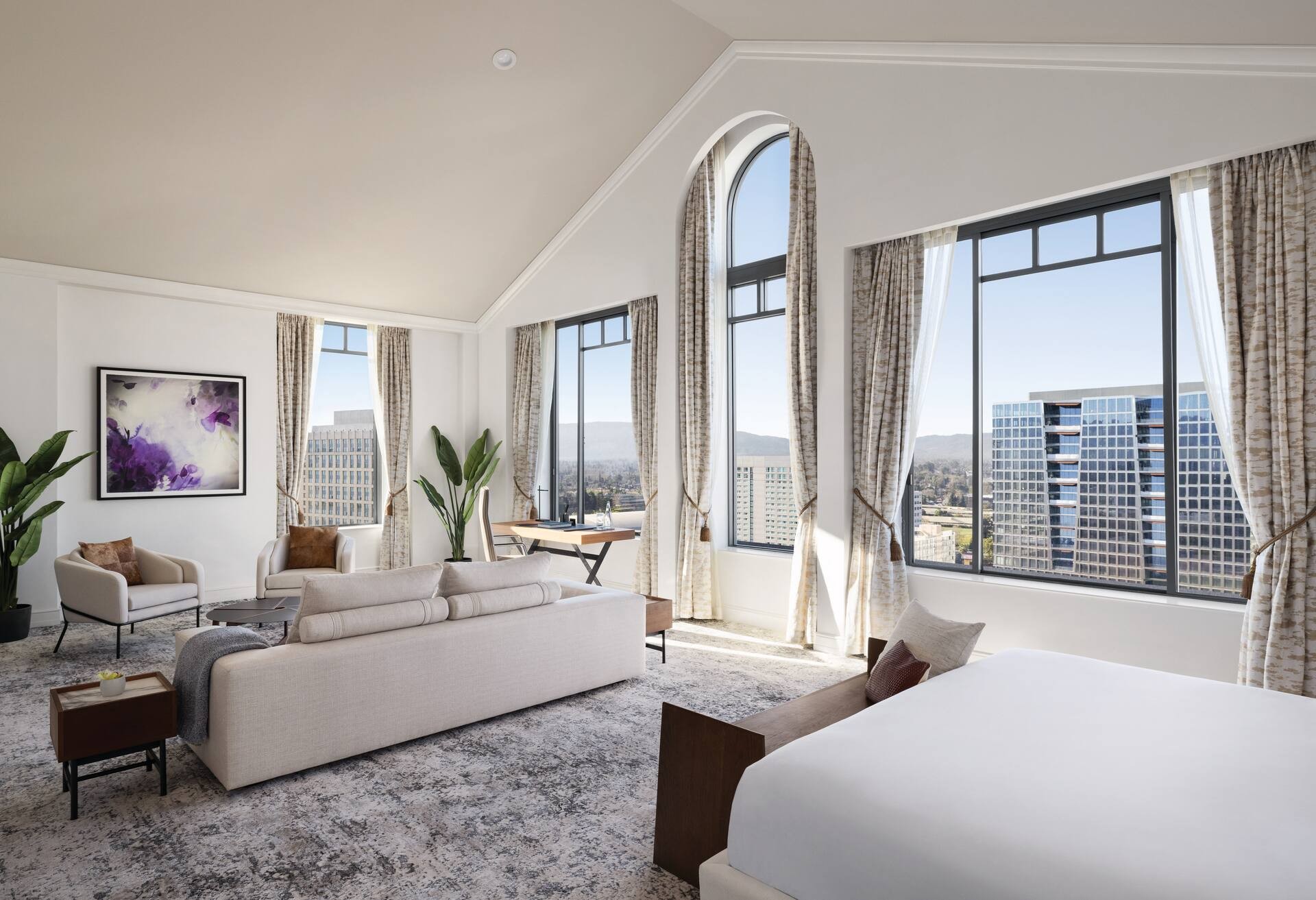 International Suite 1 King Bedroom W/ Parlor