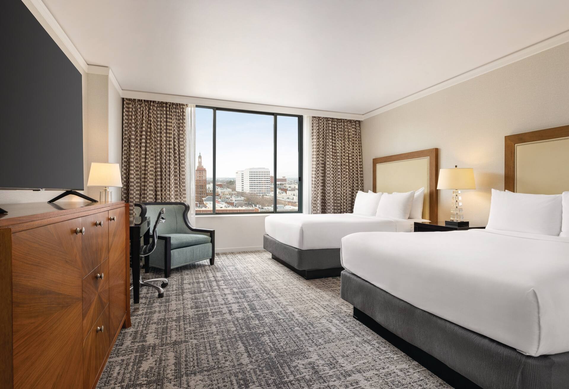 2 Queen Beds Guestroom