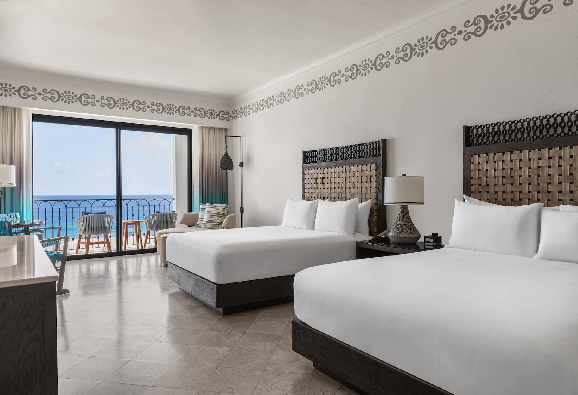 Deluxe 2 Queen Beds Oceanfront Balcony