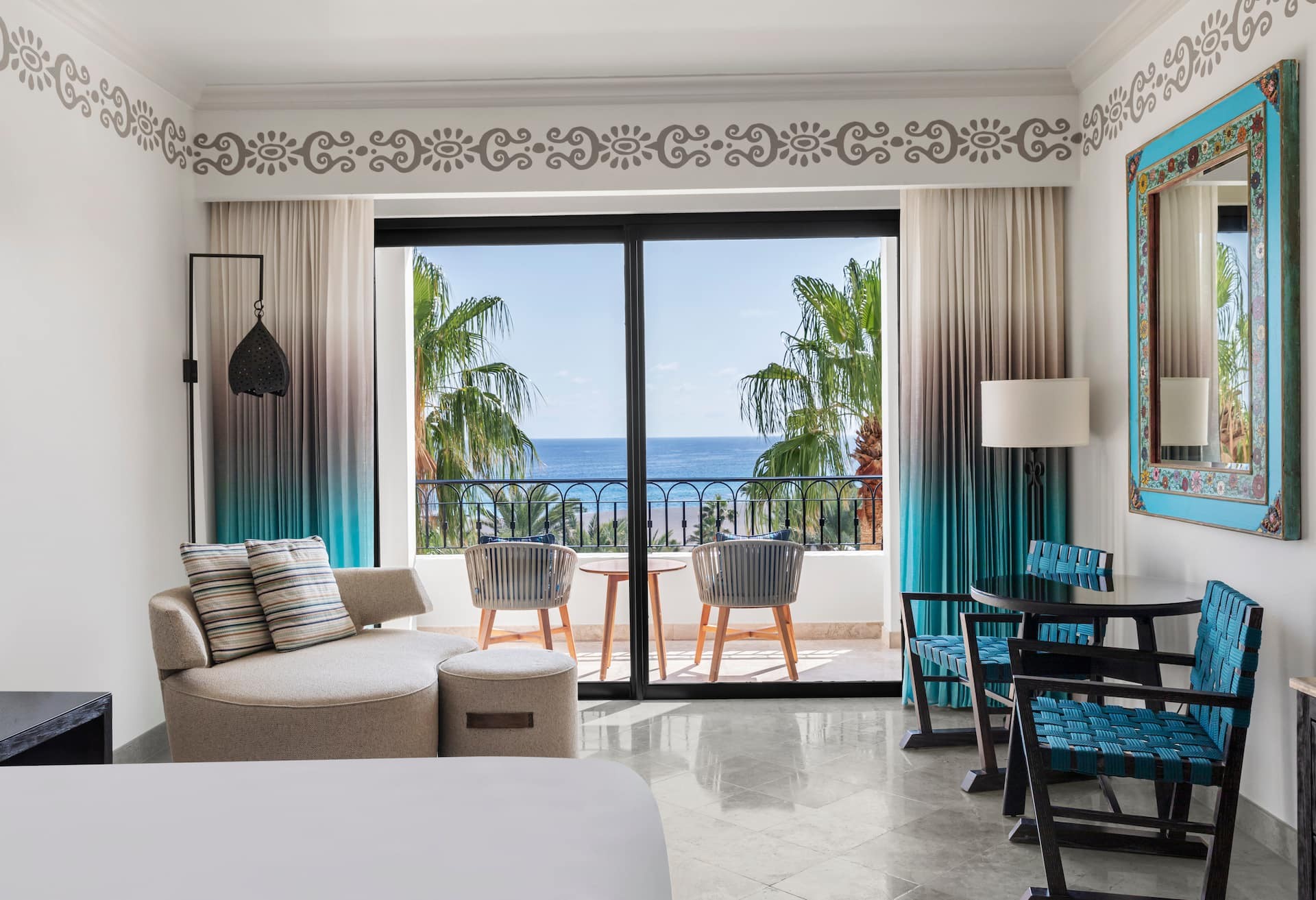 Oceanview Family Room 2 Queen Beds and 1 King