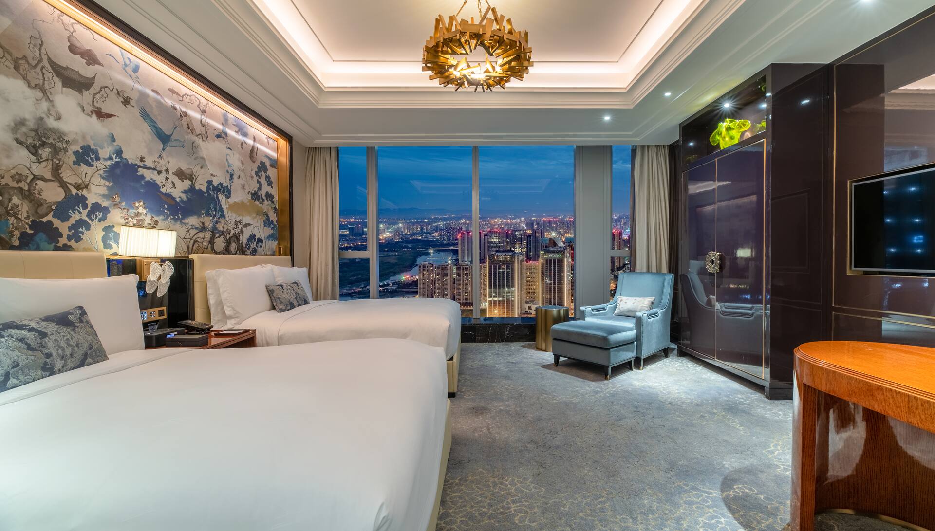 2 Queen Skyline Lake View Room