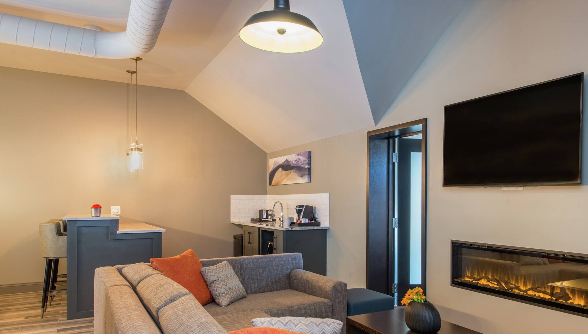 1 King Bed Supr 1 Bdrm Suite Adj Suites Bldg