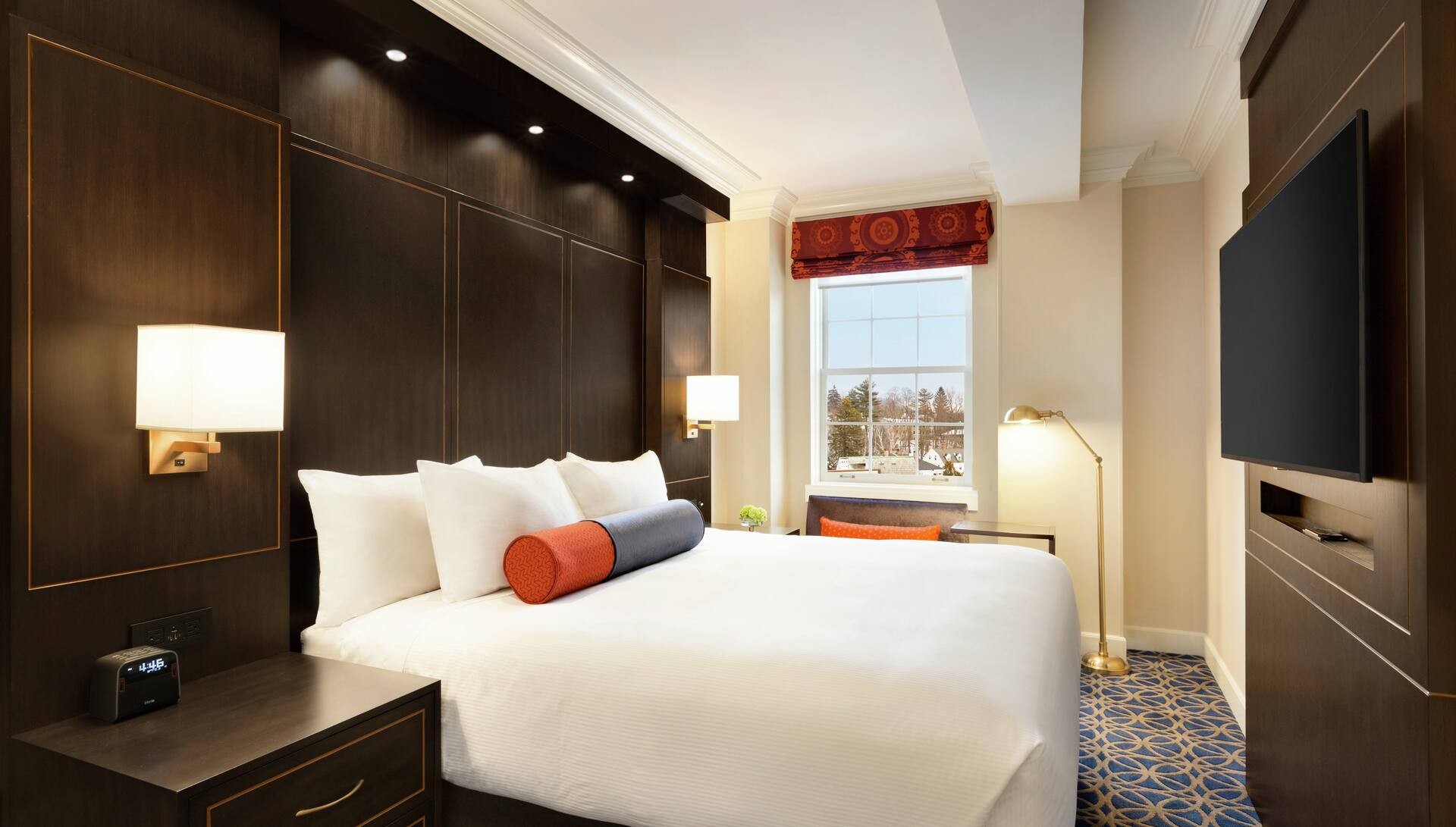 1 King Bed Main Building