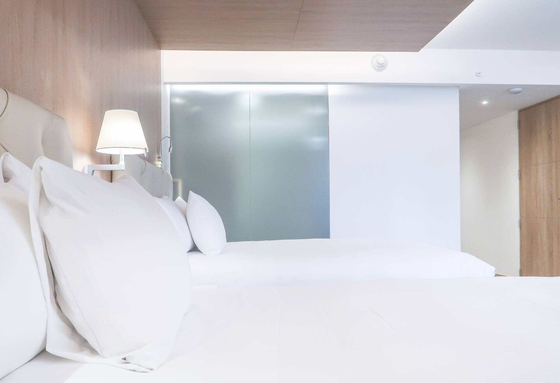 1 King Bed photo 2