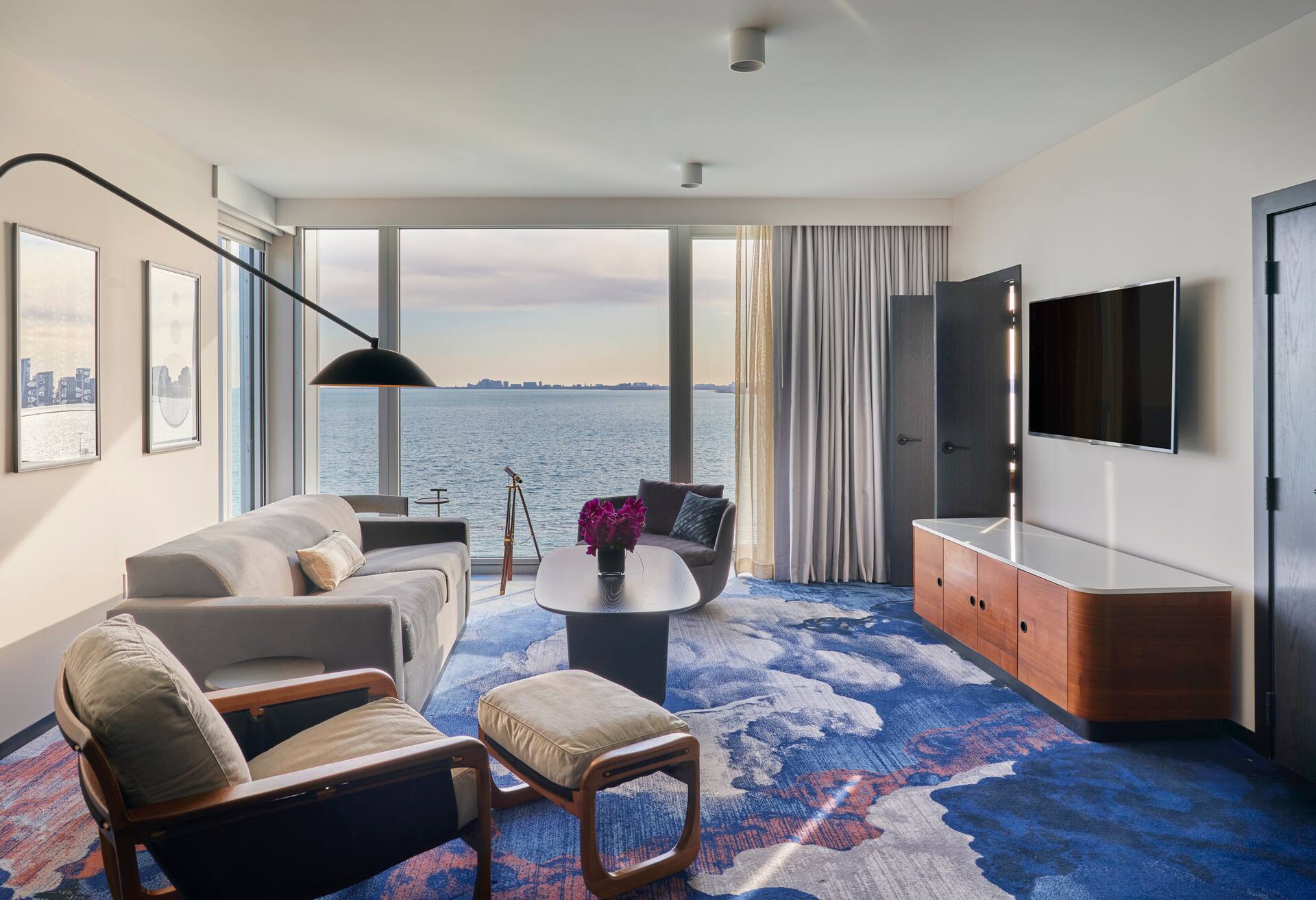 King Legacy Suite