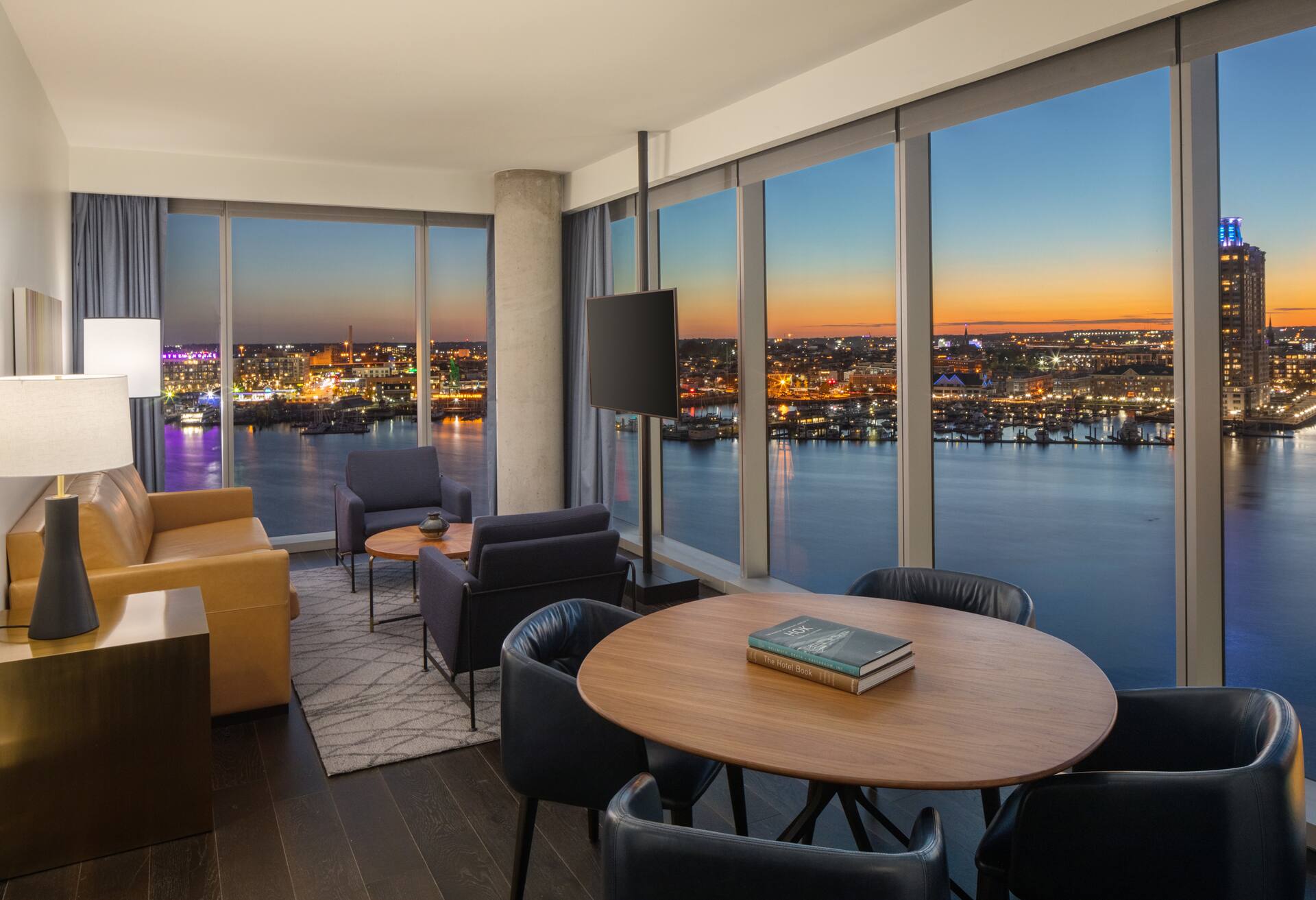1 King 1 Bedroom Suite with River View photo 1