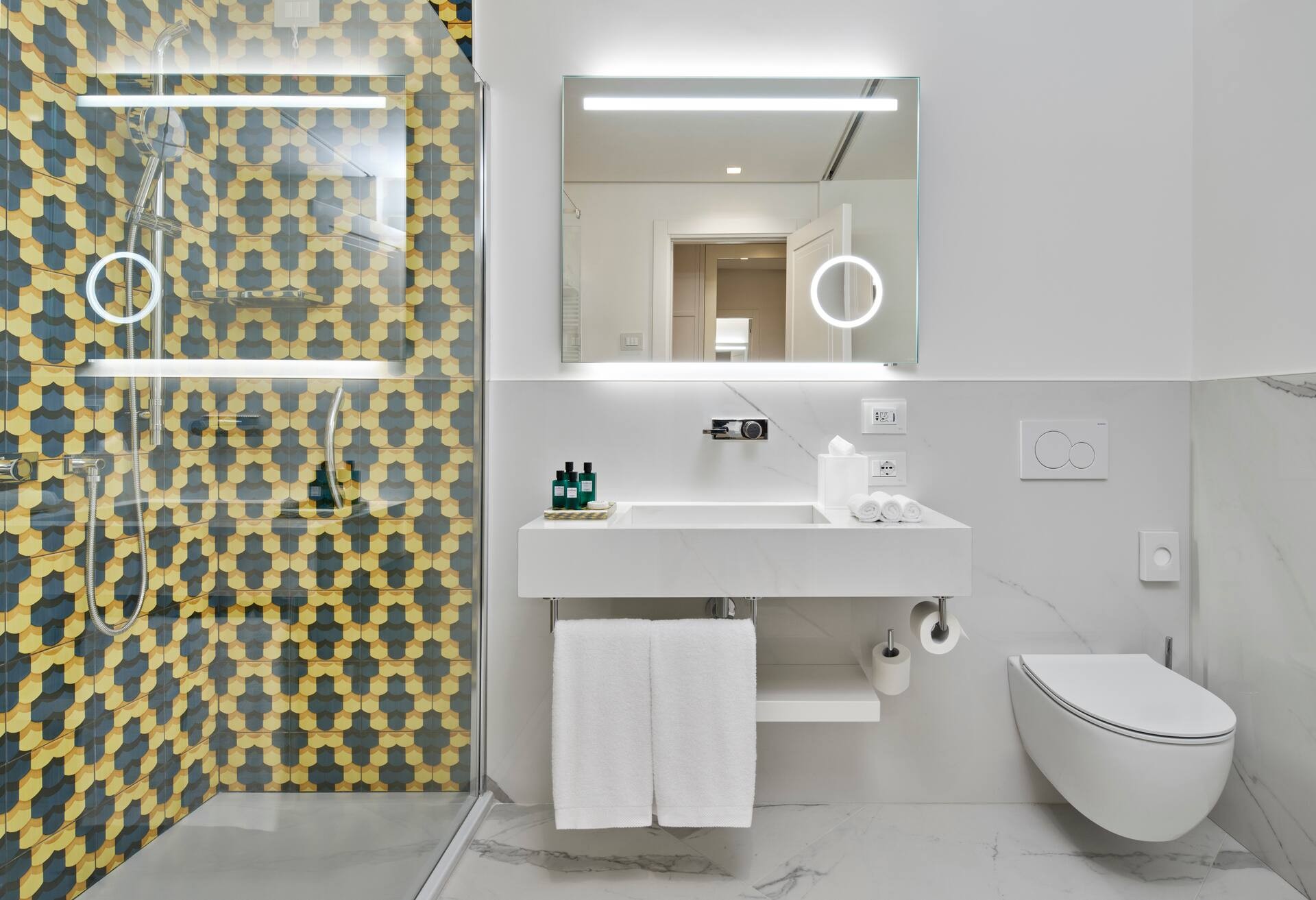 King Deluxe Room with Sea View thumbnail 5