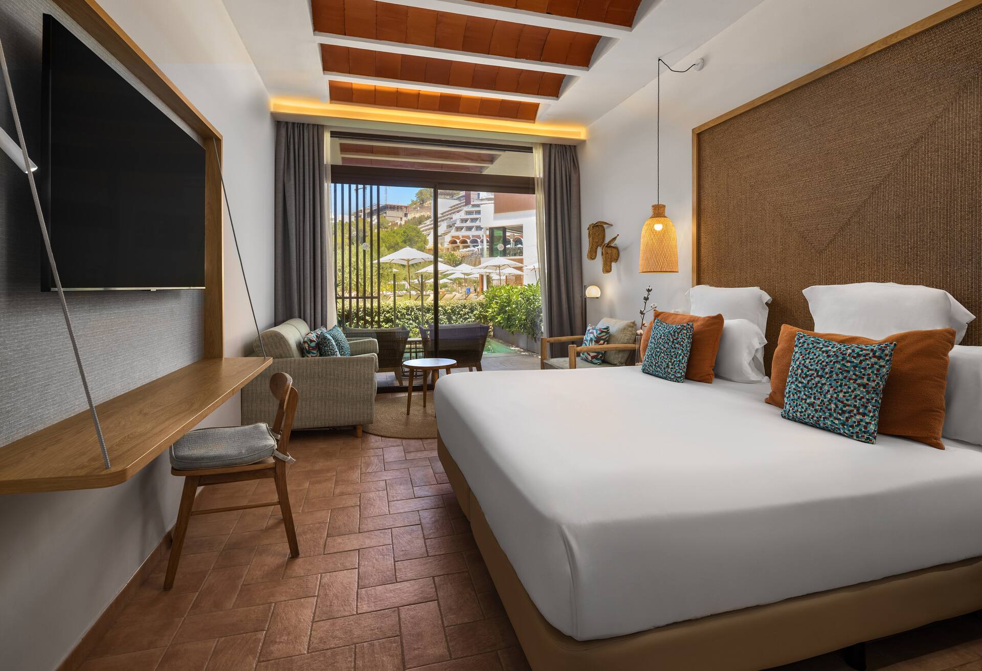 The Club King Room with Swim up Pool photo 3