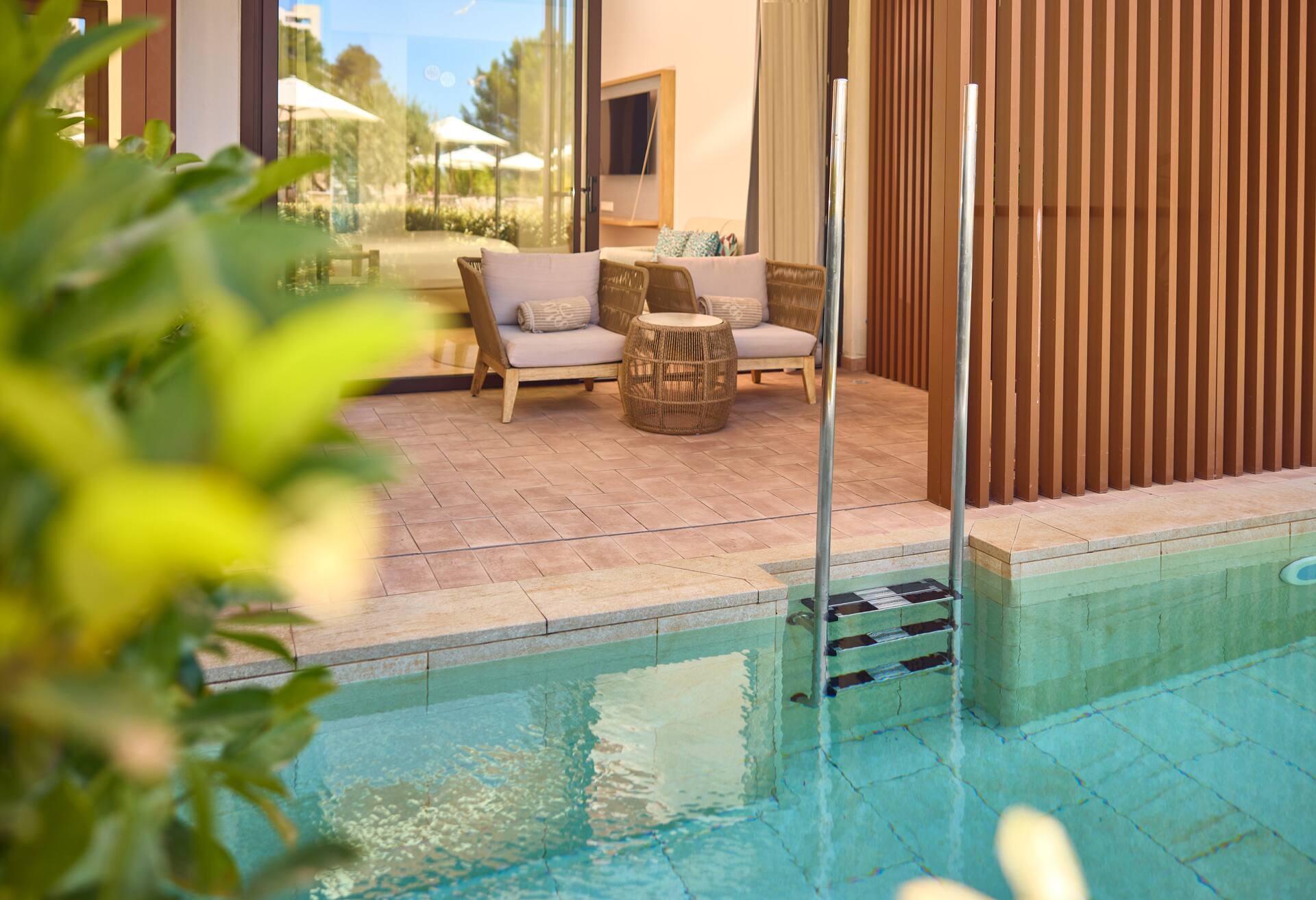 The Club King Room with Swim up Pool photo 3