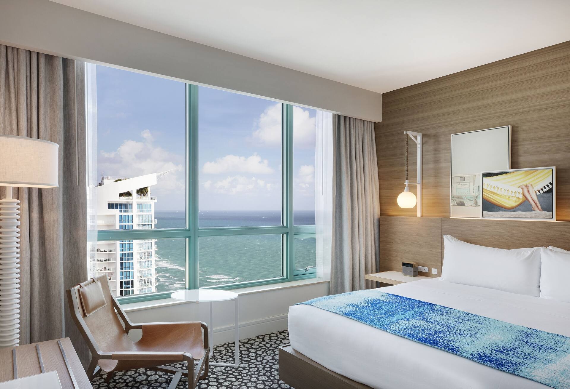 1 King Bed Diplomat Suite - Sunset View