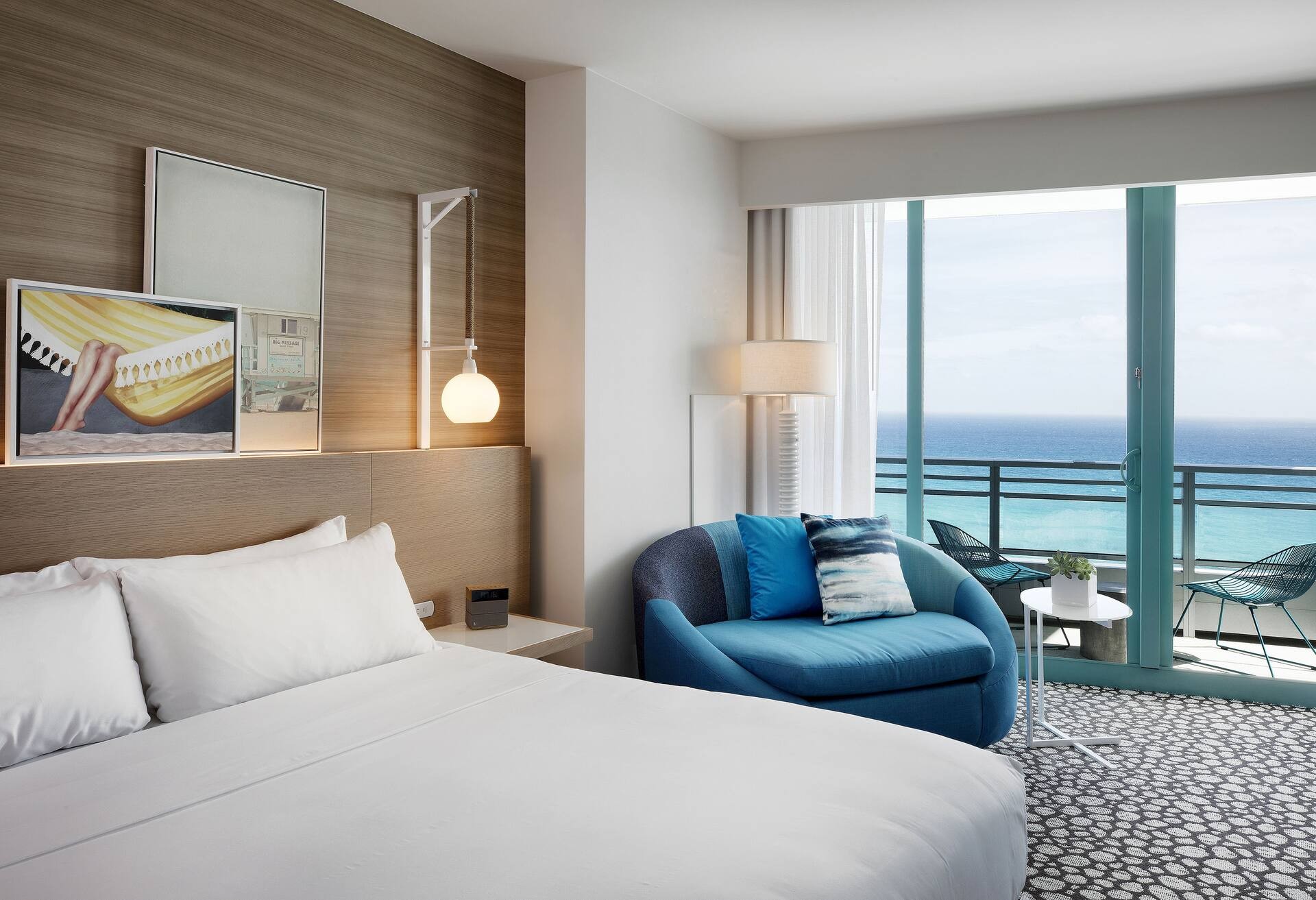 1 King Bed - Ocean View Balcony