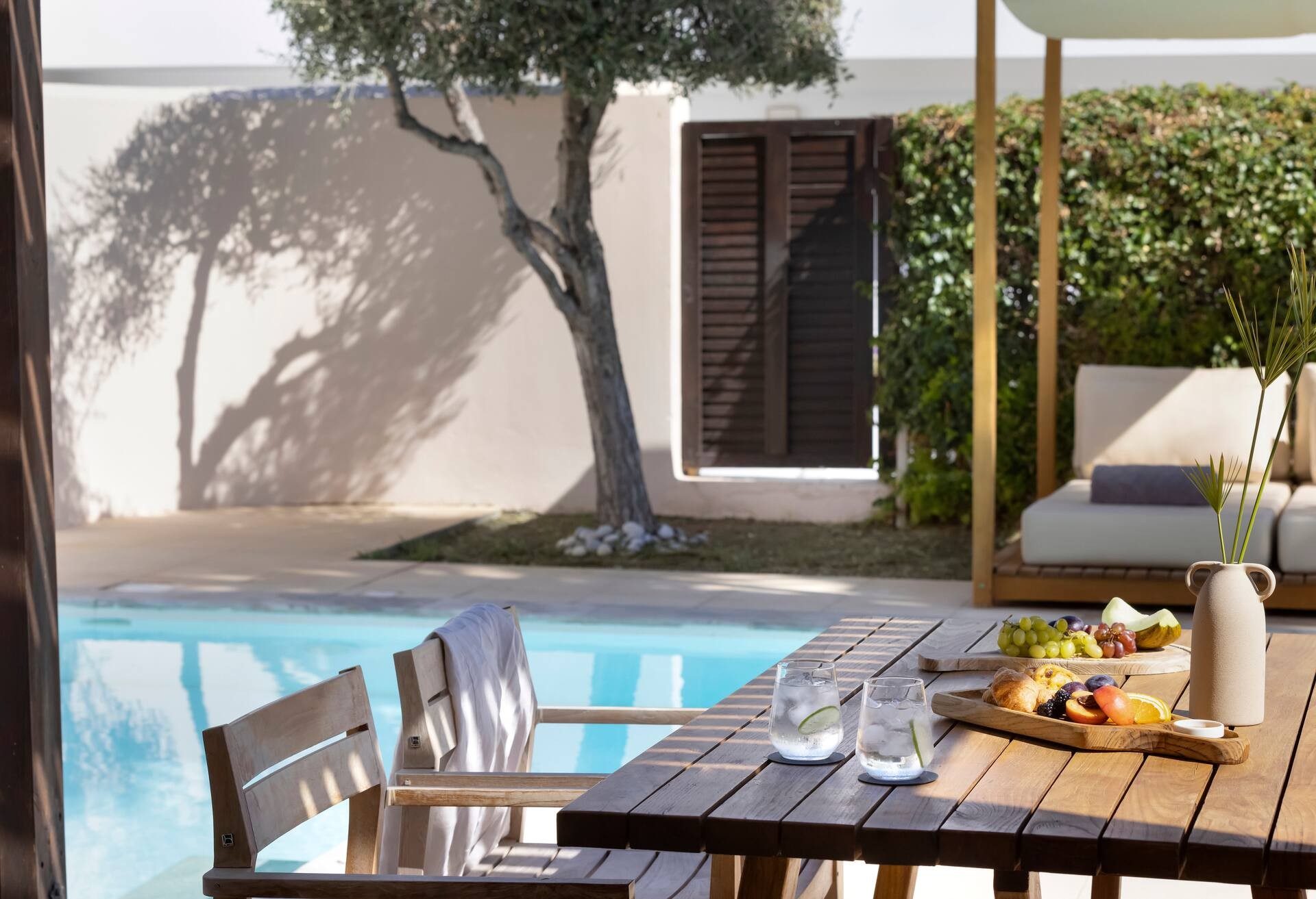 King Tropical Bungalow Suite W/ Private Pool thumbnail 5