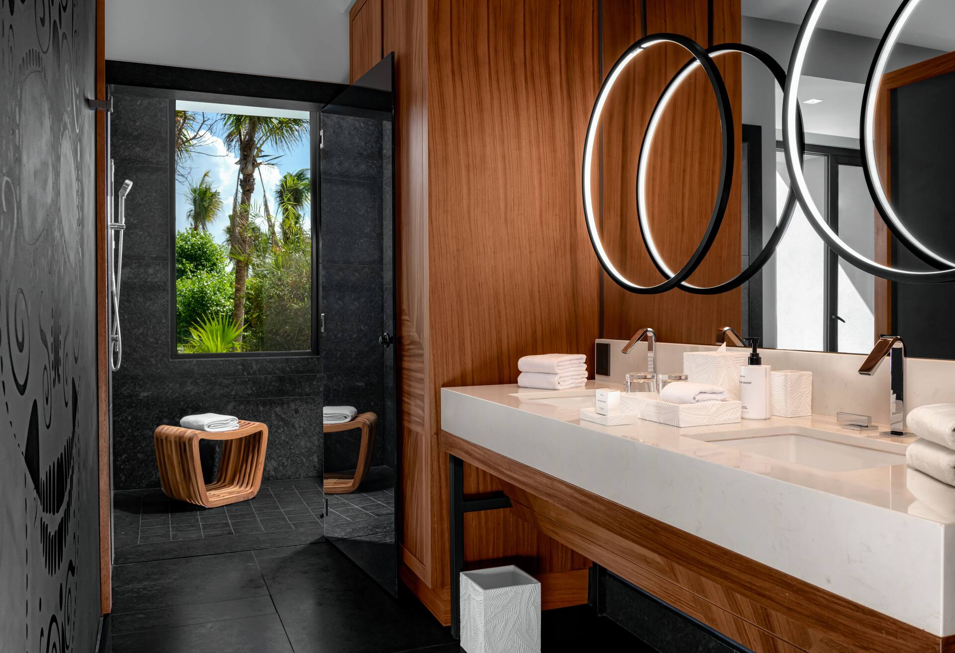 Tropical View Guestroom with 2 Queen Beds thumbnail 6
