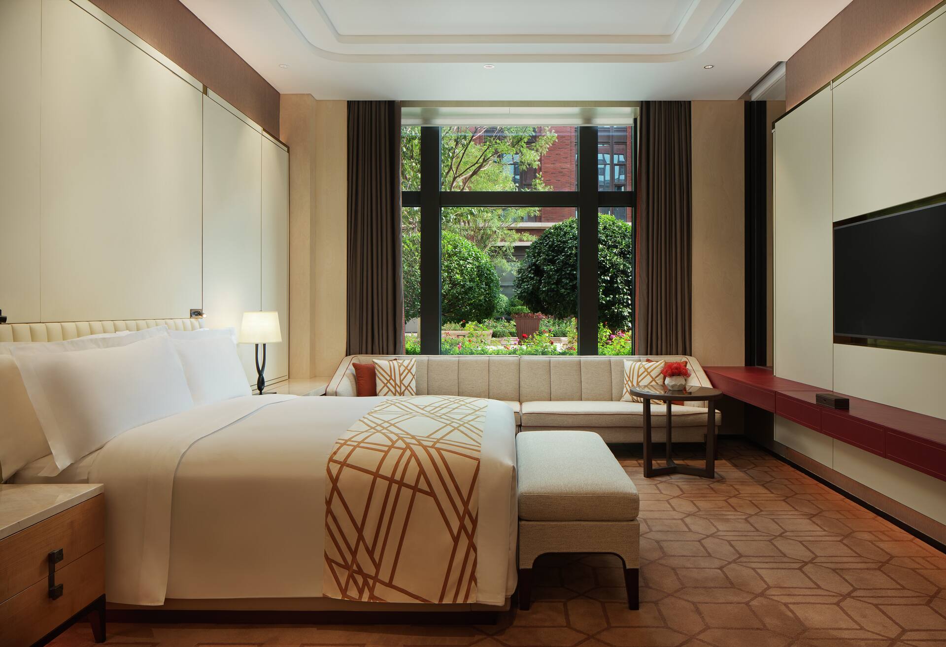 King Deluxe Suite photo 1
