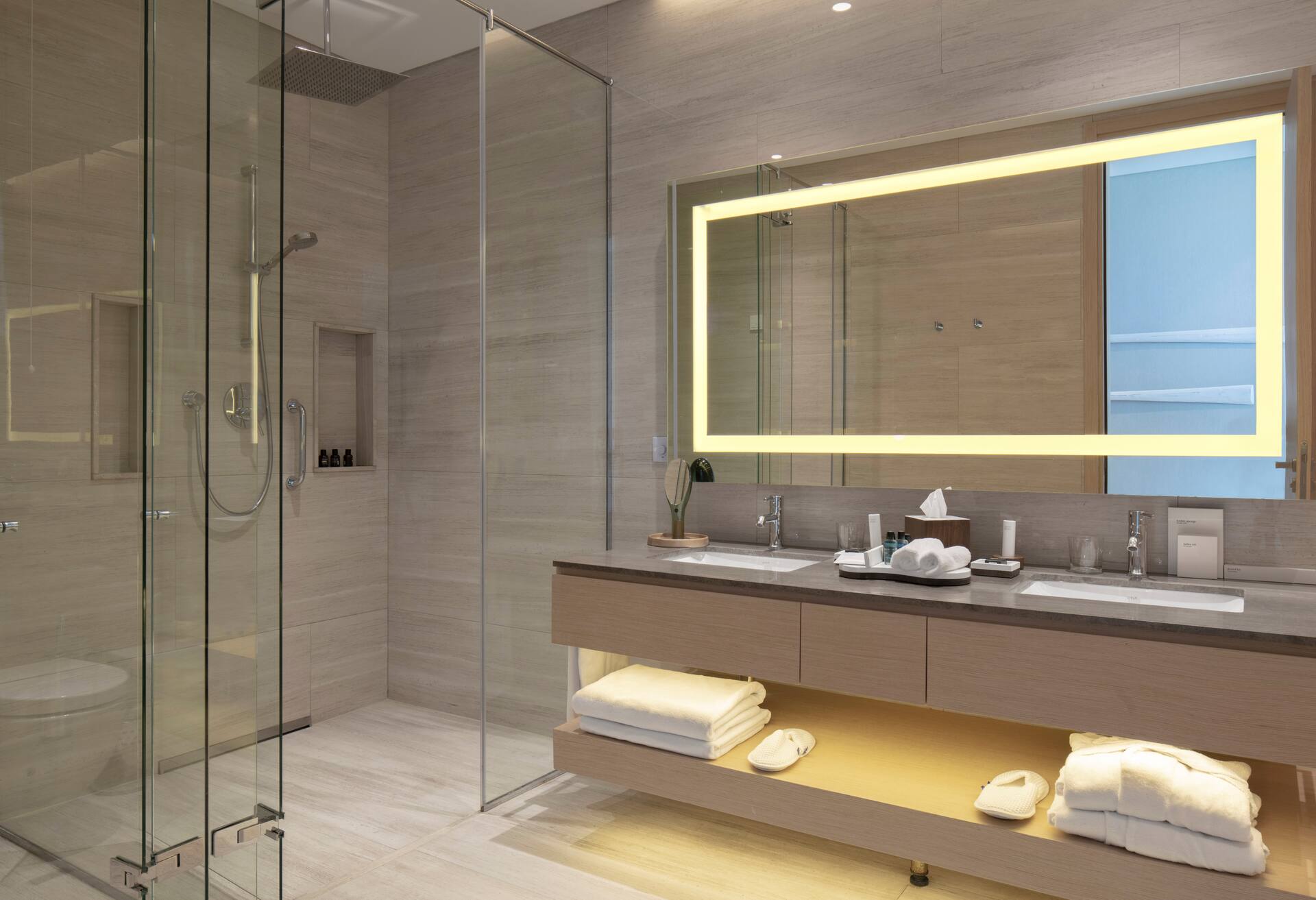 Twin Premium Room with Balcony and Sea View