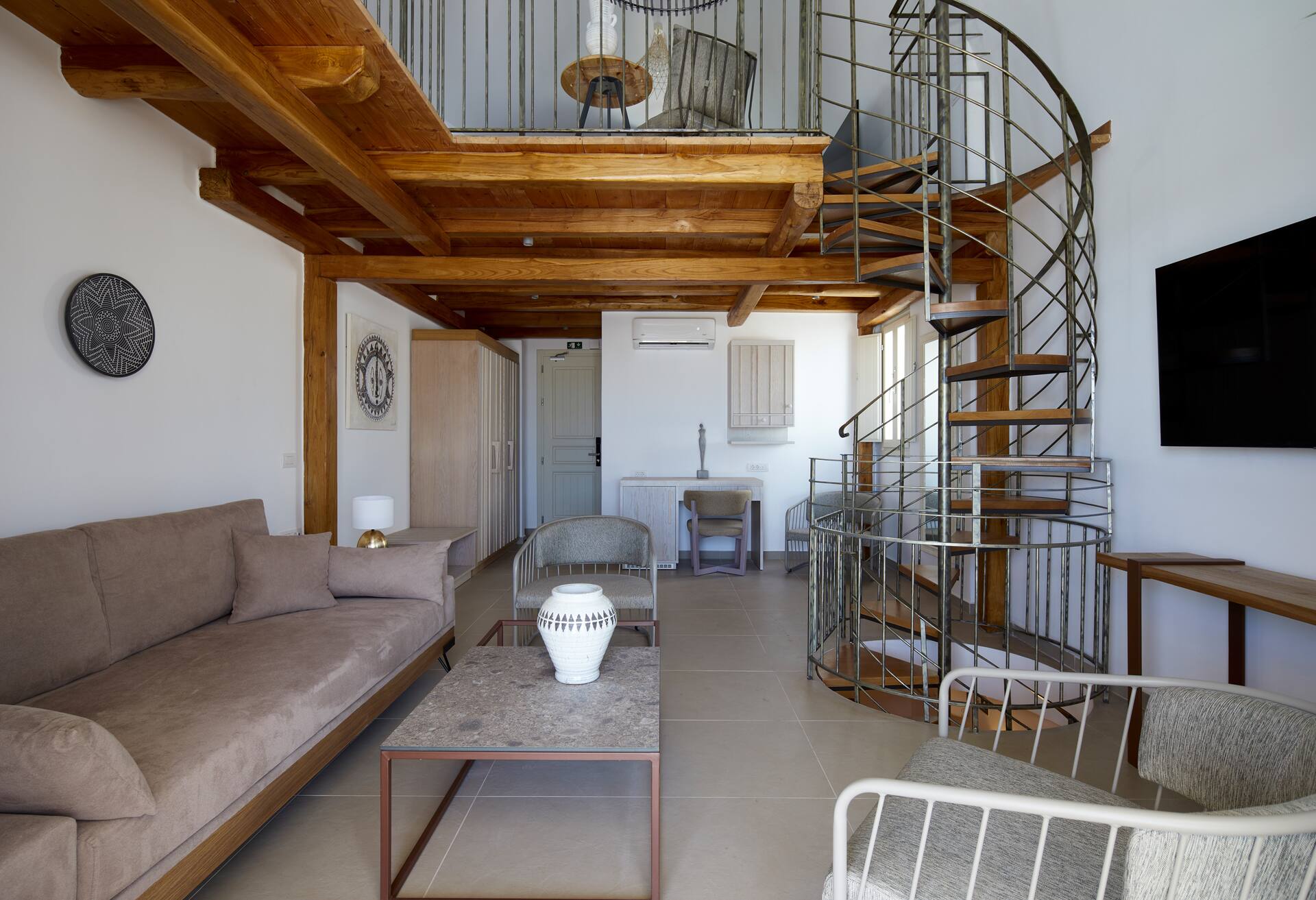 King Two Bedroom Duplex Suite with Pool thumbnail 6