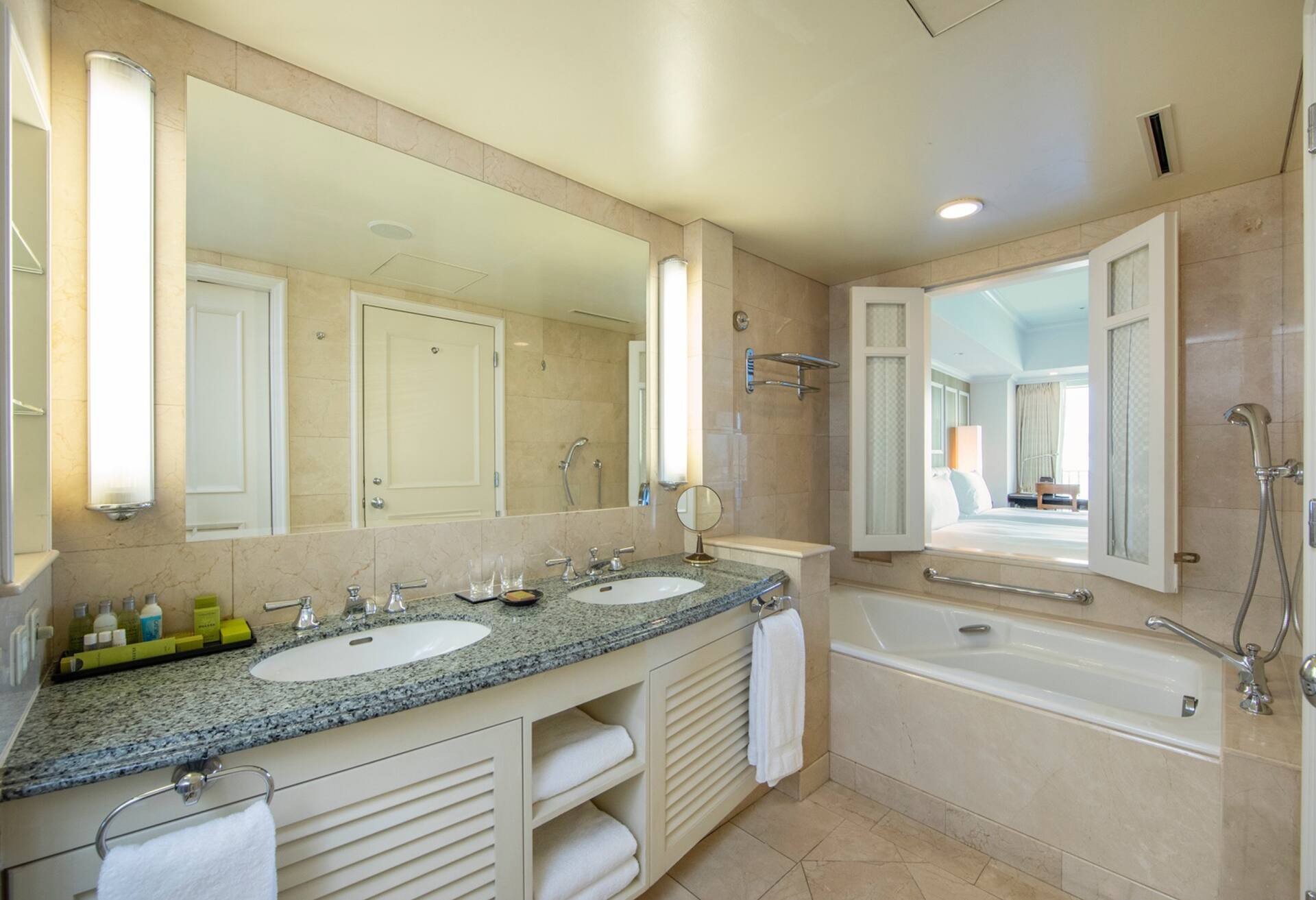 King One Bedroom Suite photo 2