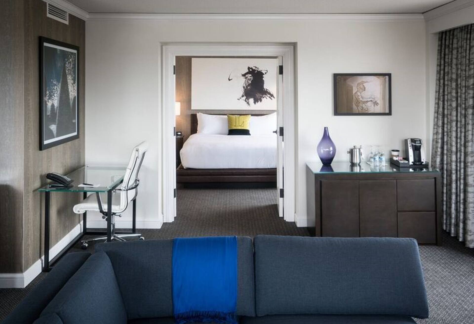 1 King Canterbury Corner Suite - 950 Sq Ft