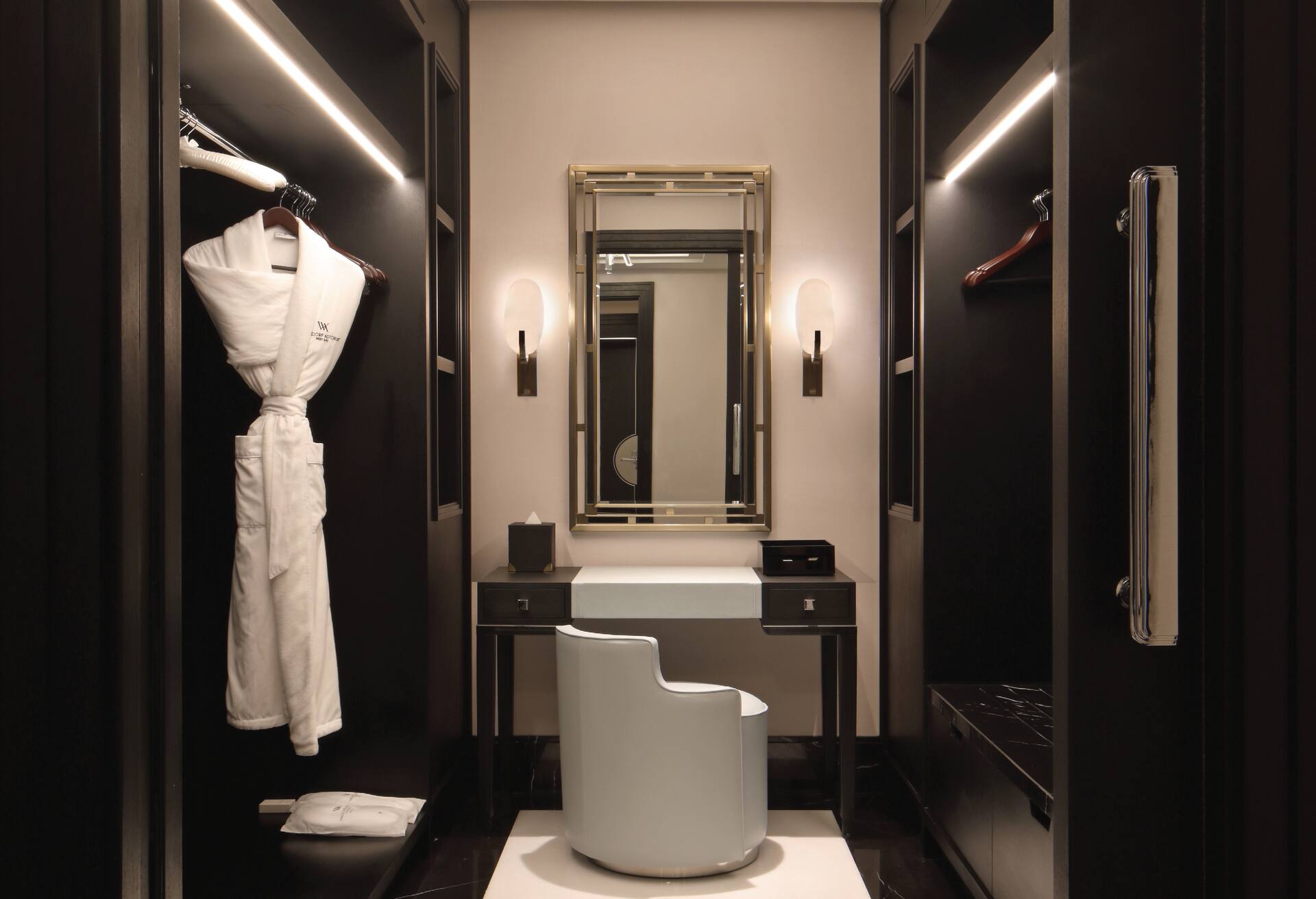 Two Queen Beds Club Room photo 2