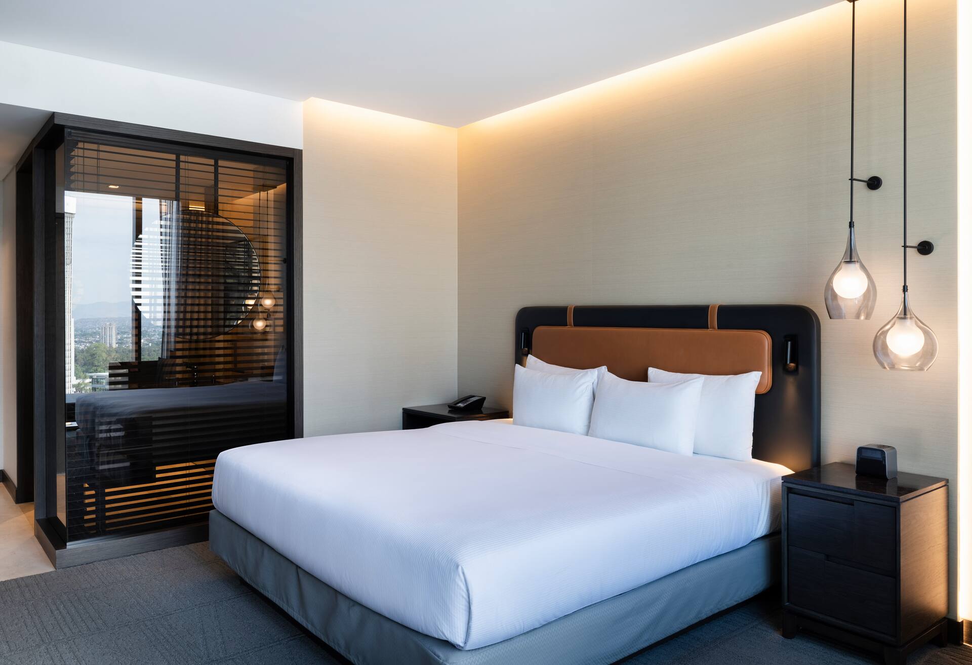 Available room thumbnail 5