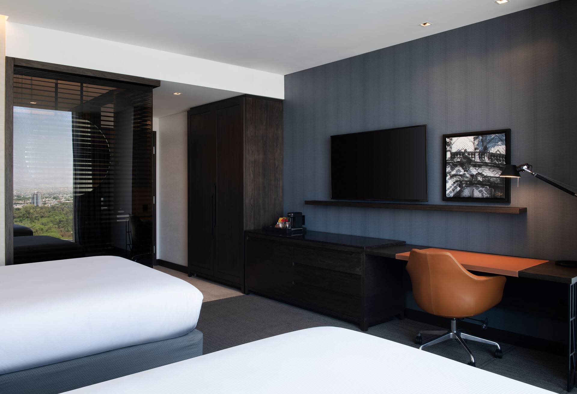 2 Queen Beds-city View