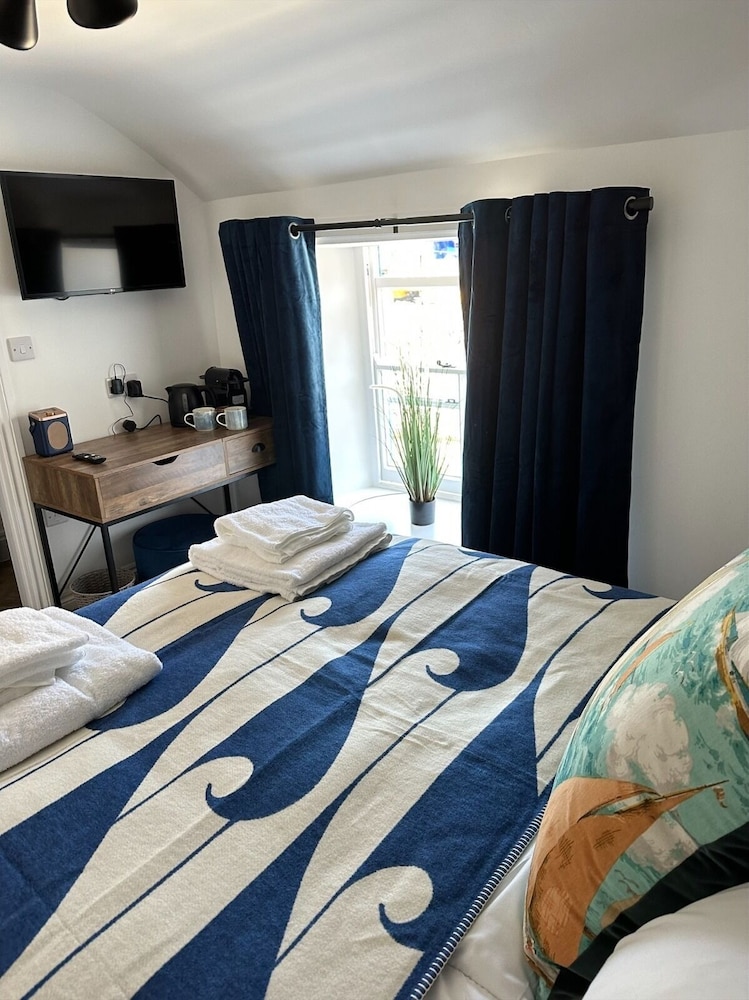 Deluxe Double Room, 1 King Bed photo 3