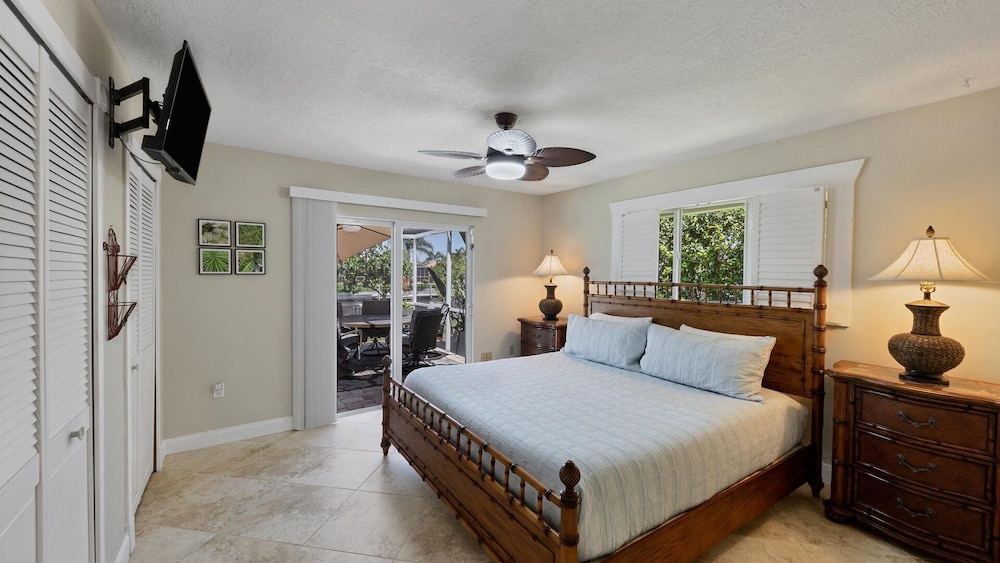 House, Multiple Beds, Pool Access (SBC945) photo 1