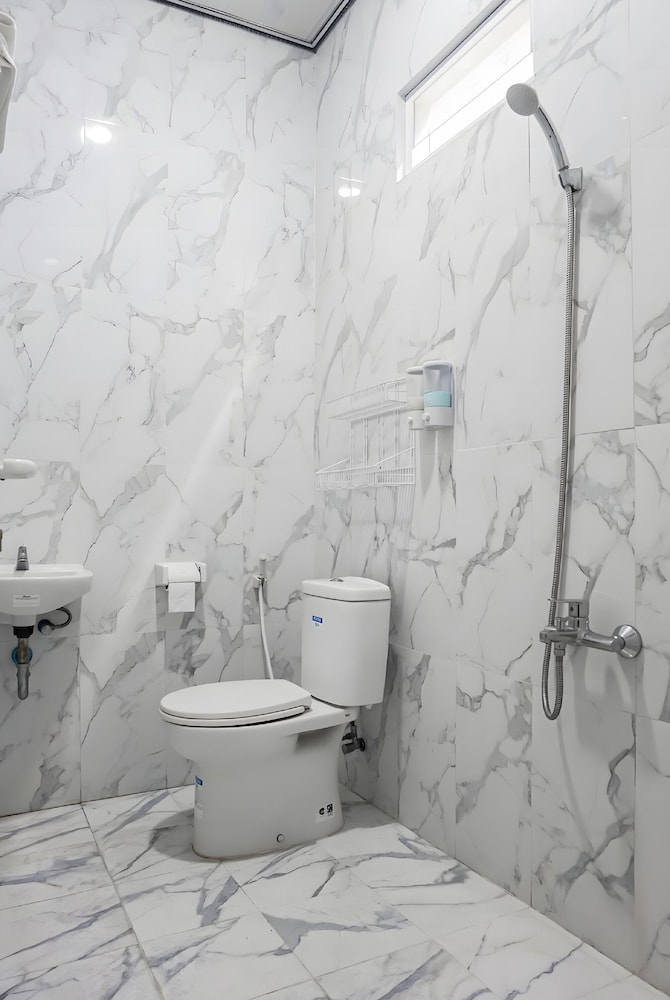 Standard Suite - Photo 9