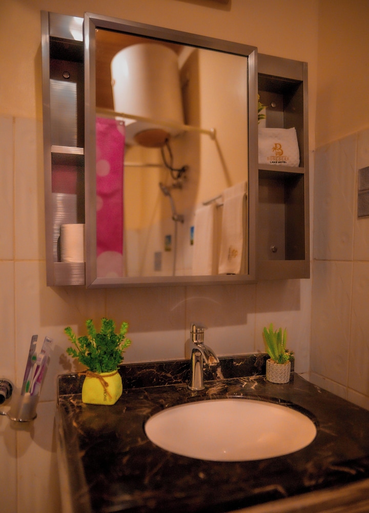 Classic Double Room, Lake View photo 2