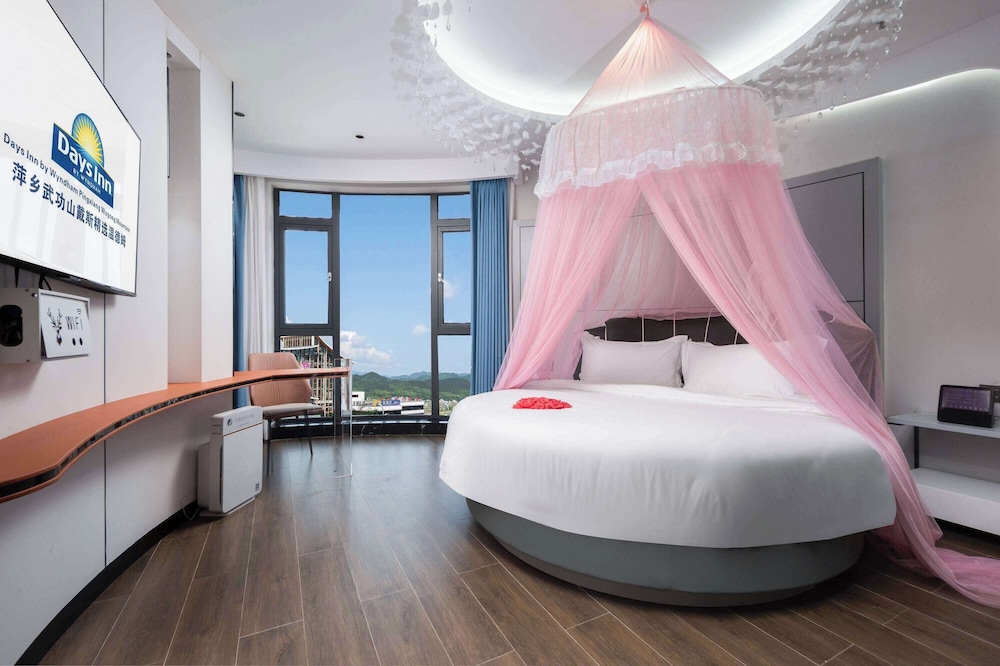 Deluxe Room, 1 King Bed, Non Smoking