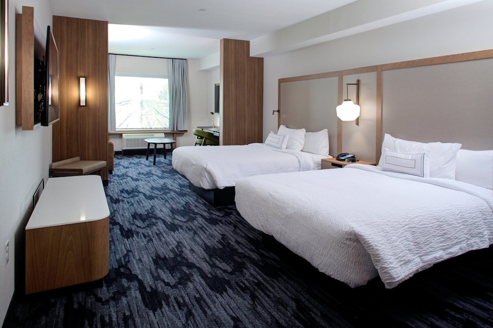 Suite, Multiple Beds (Mobility/Hearing Accessible, Tub) photo 2