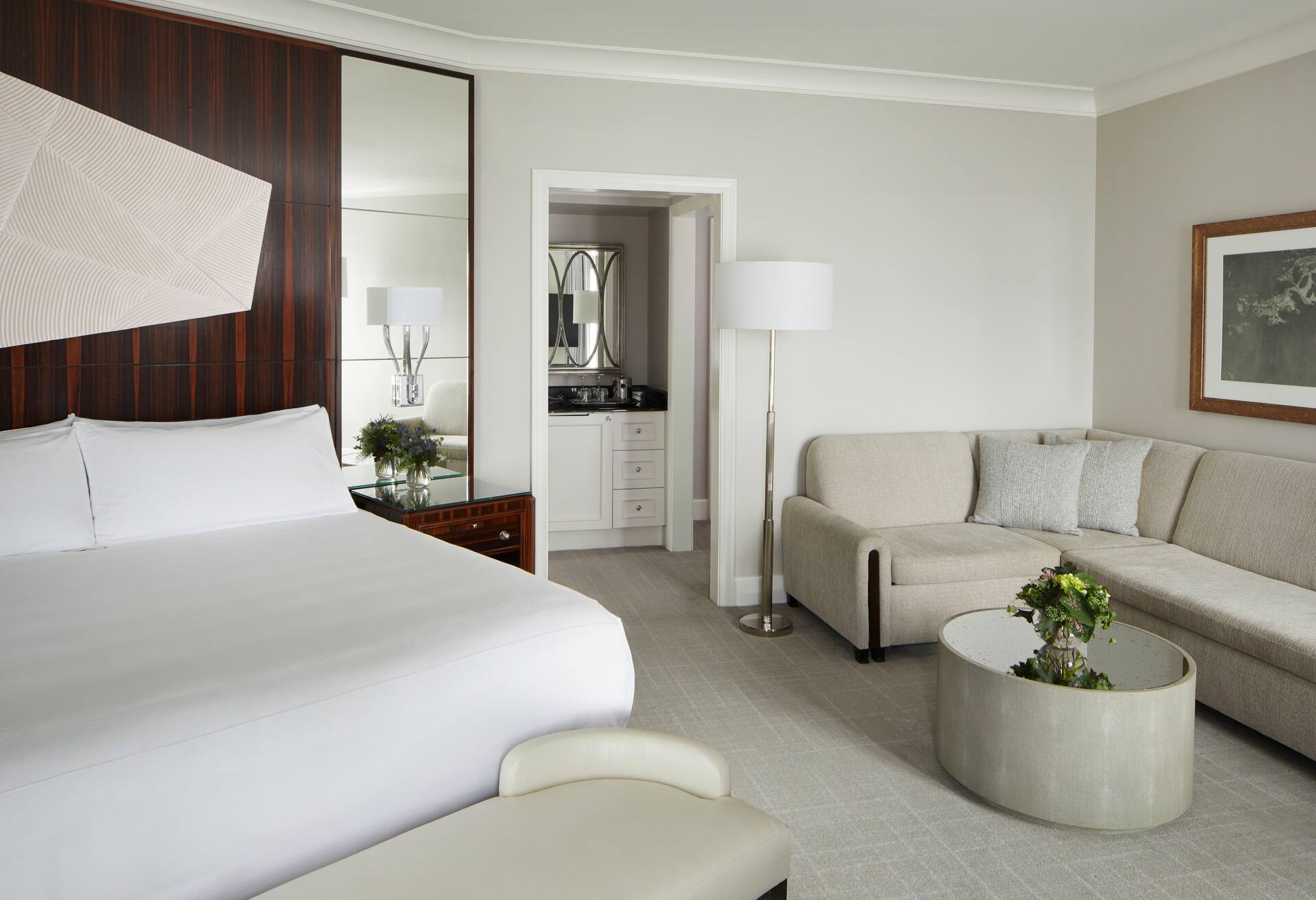 Junior Suite Balcony King Bed Room photo 1