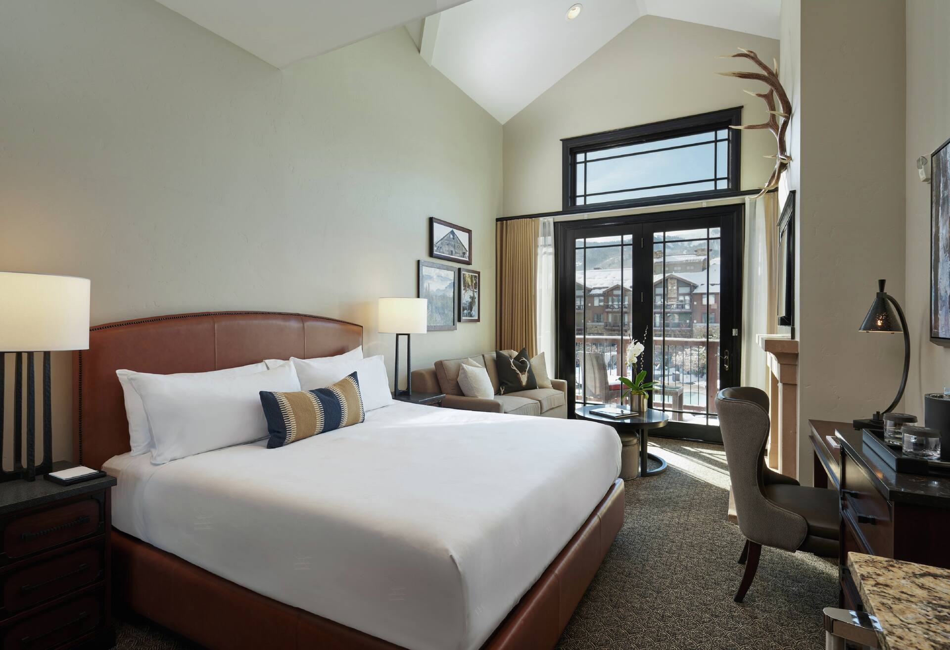 Junior Suite with Kitchenette 1 King photo 1