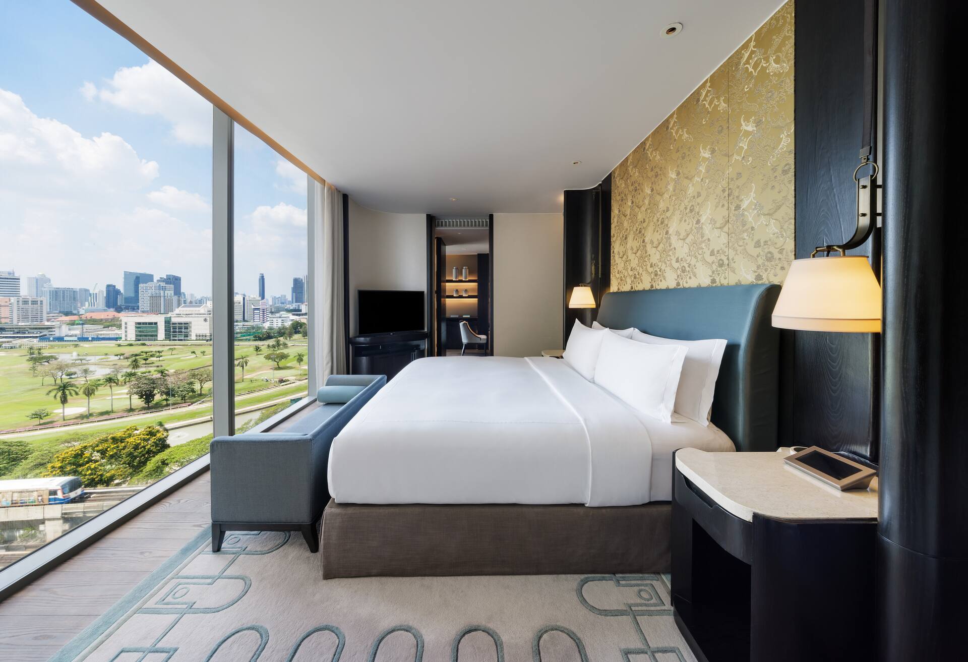 King One Bedroom Astoria Suite thumbnail 6