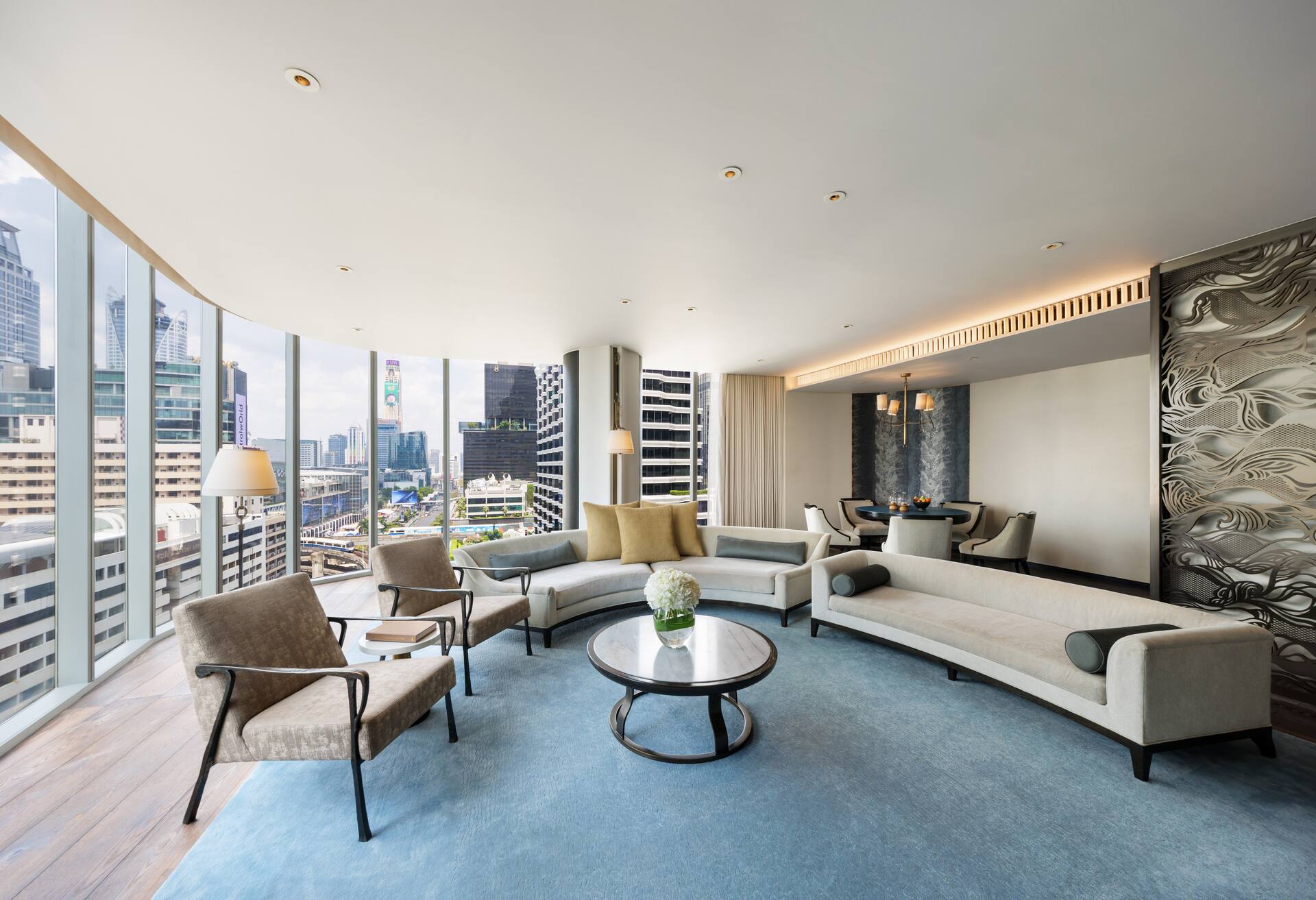 King Two Bedroom Waldorf Suite thumbnail 5