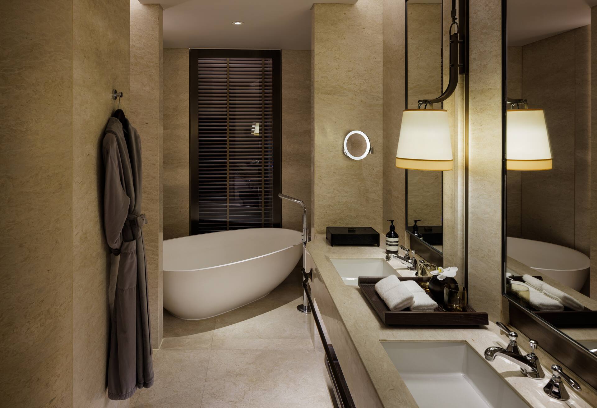 King Two Bedroom Waldorf Suite