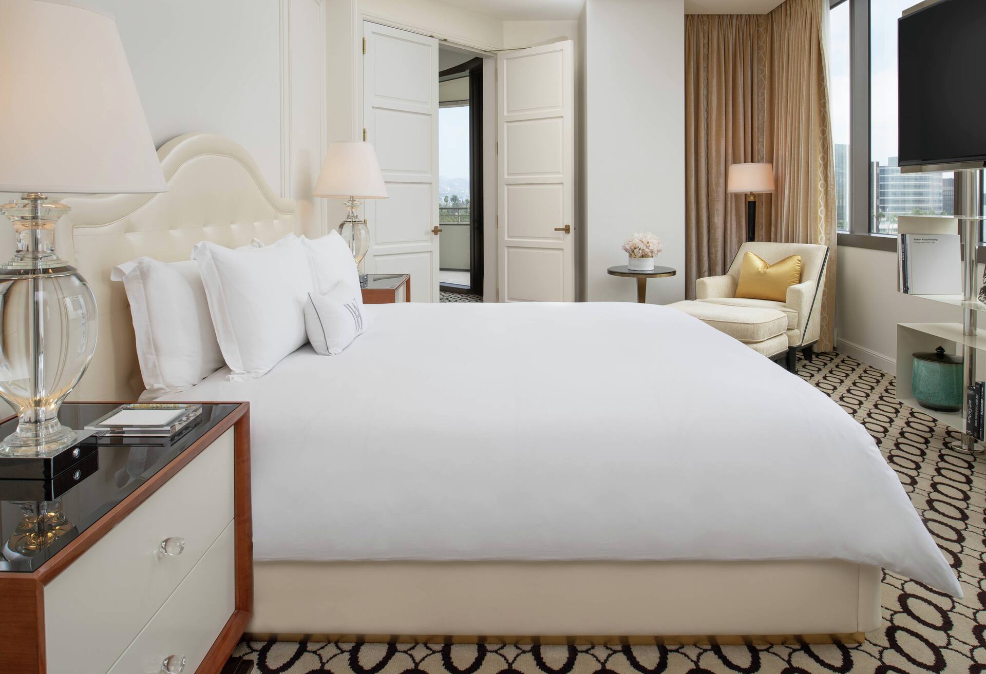 Beverly Hills Suite - Hearing Accessible