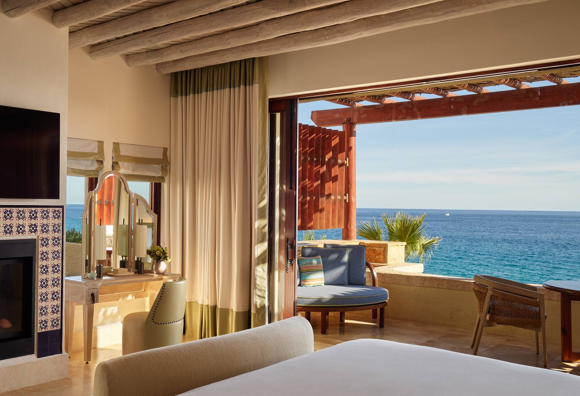 King Vista Junior Suite with Plunge Pool