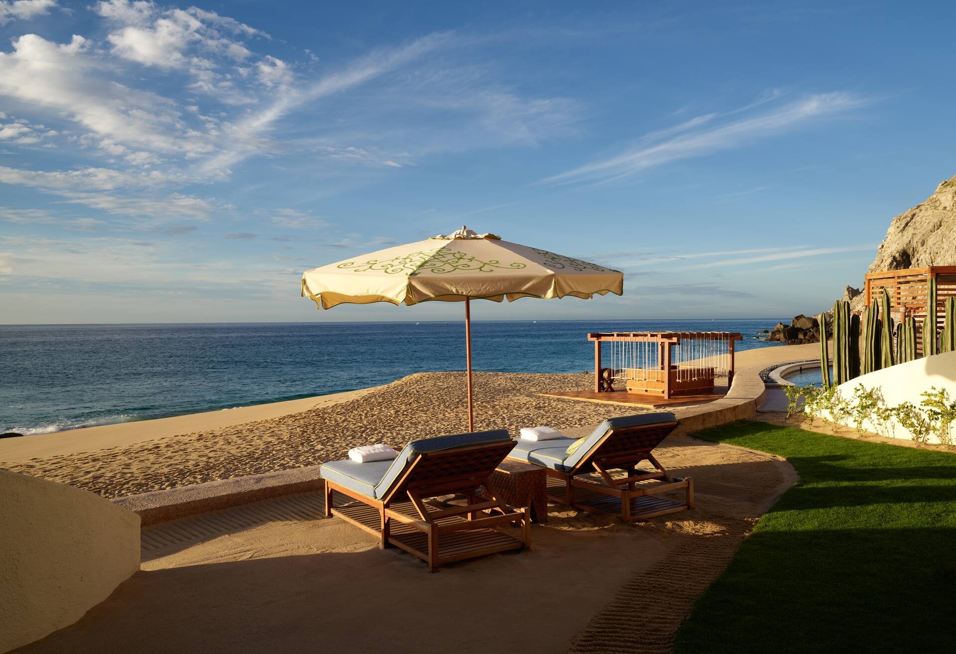 1 Bedroom Beachfront Premium Suite thumbnail 5