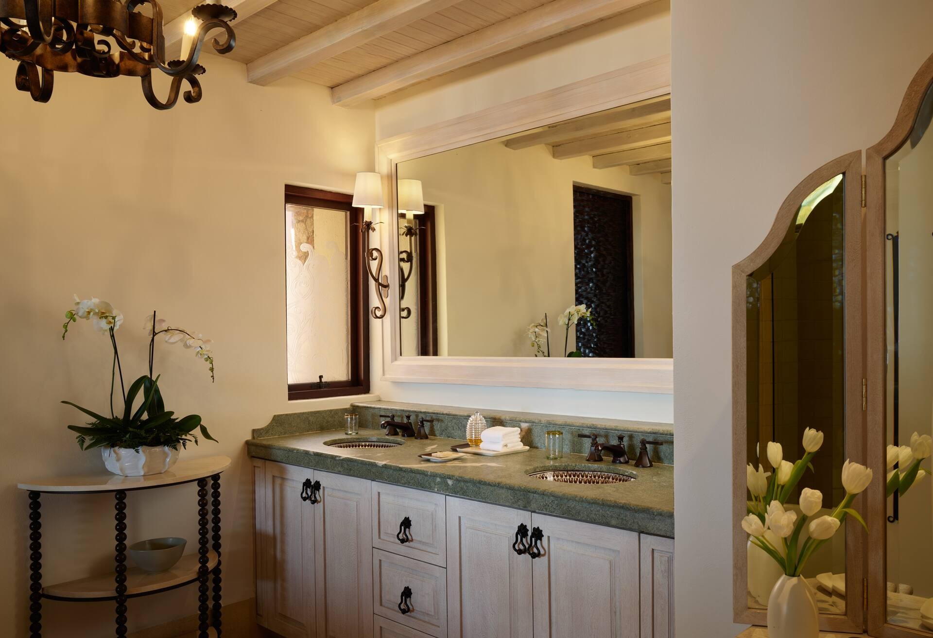 2 Bedroom Beachfront Pedregal Suite